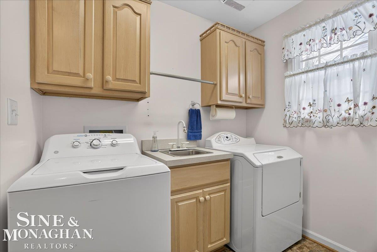 825 Joanwood Drive, Marysville, MI 48040 — Photo 32