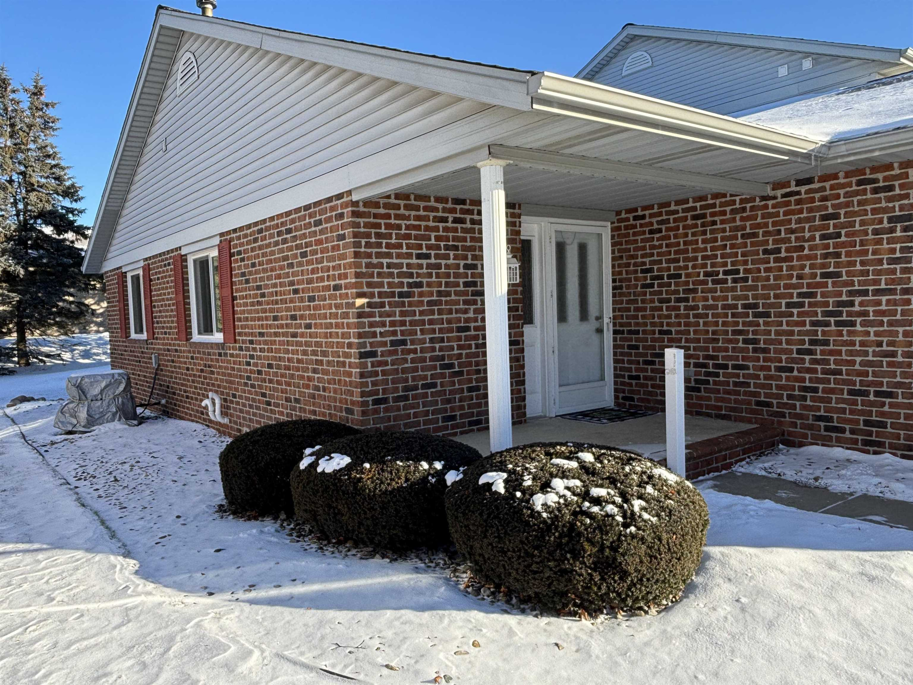 12 Wilshire Drive, Frankenmuth, MI 48734 — front exterior
