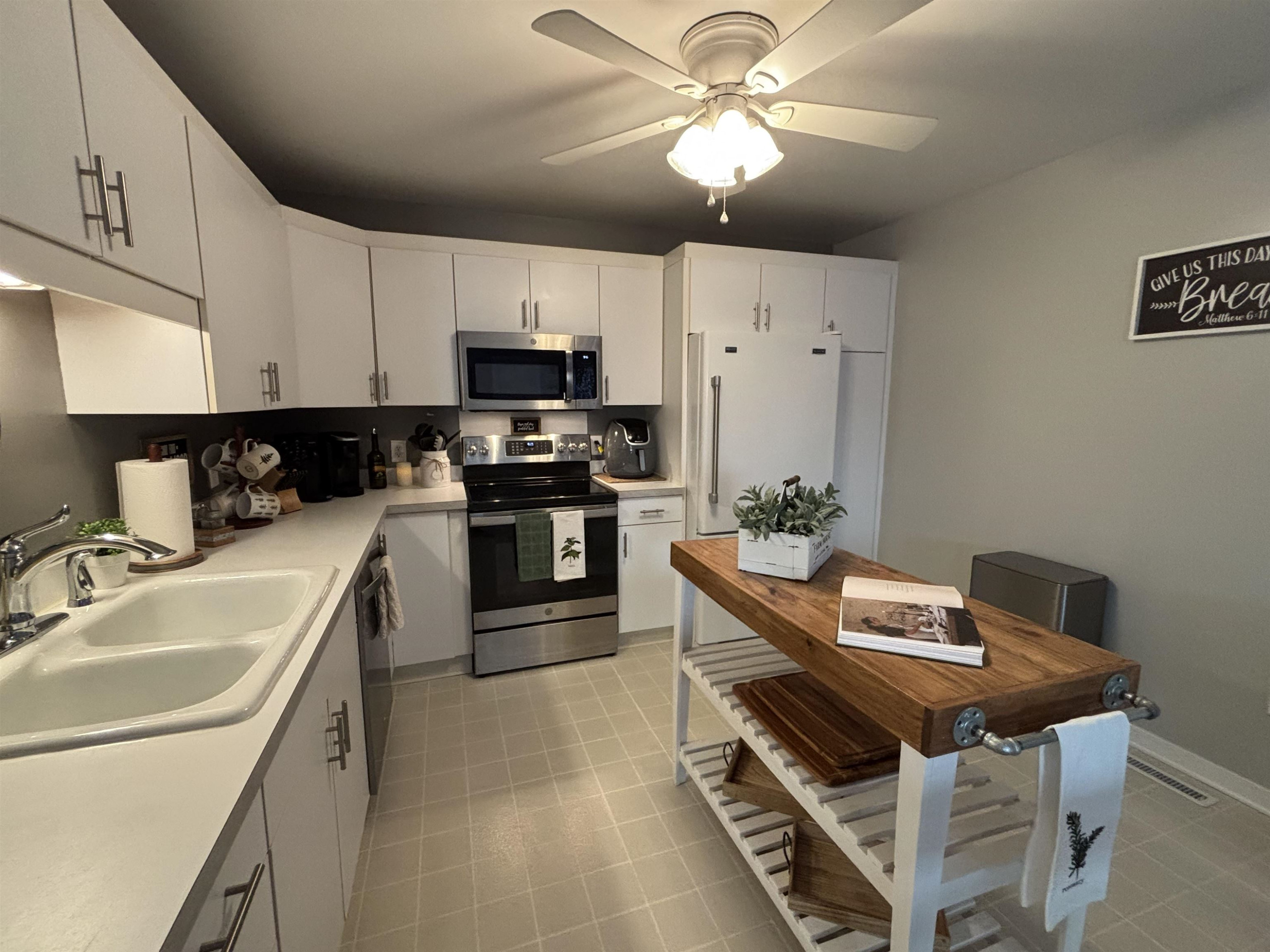 12 Wilshire Drive, Frankenmuth, MI 48734 — Photo 10