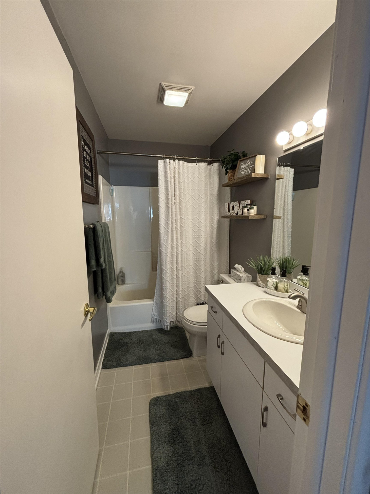 12 Wilshire Drive, Frankenmuth, MI 48734 — Photo 15