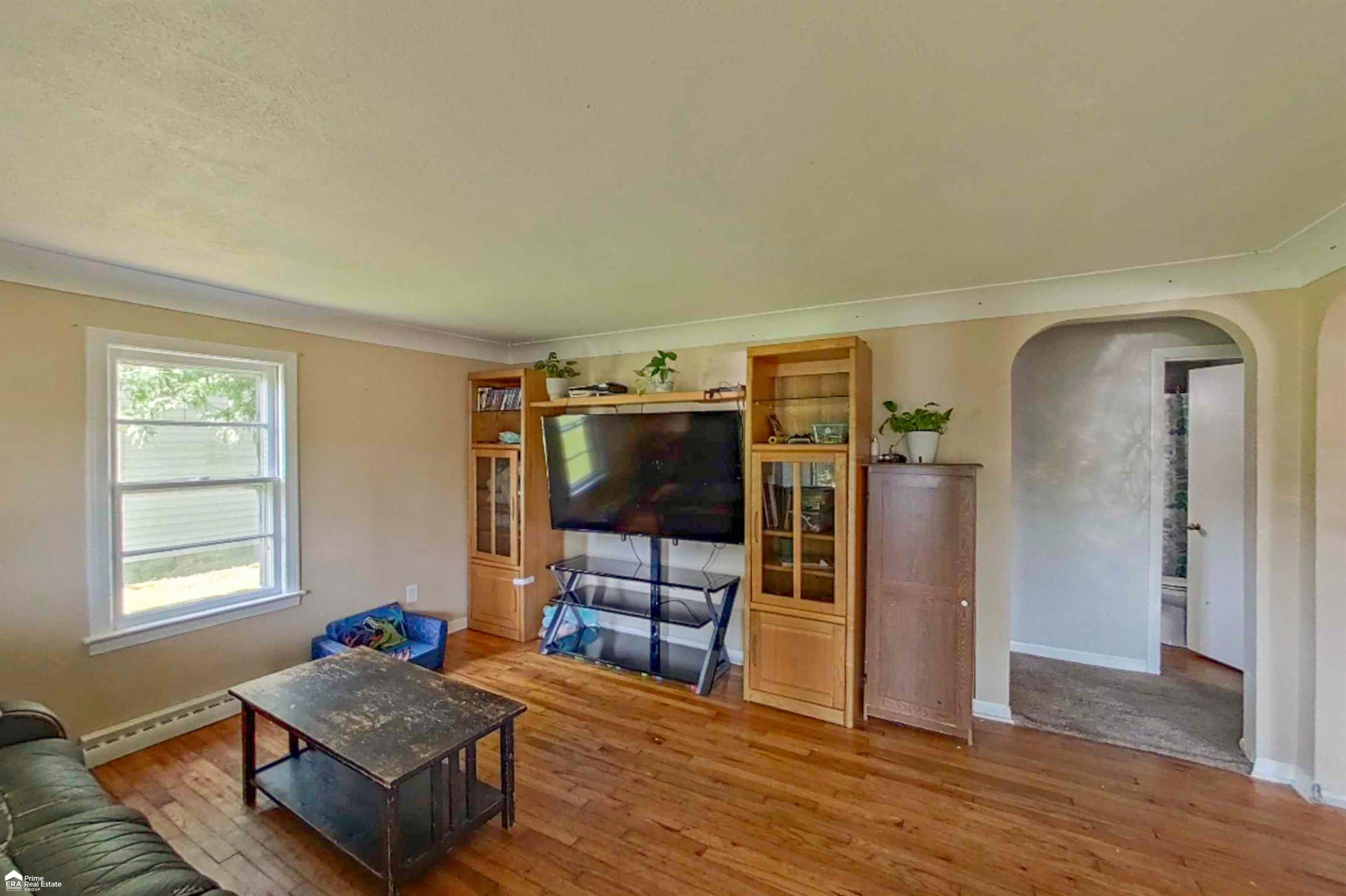 296 S Saginaw Street, Montrose, MI 48457 — Photo 2