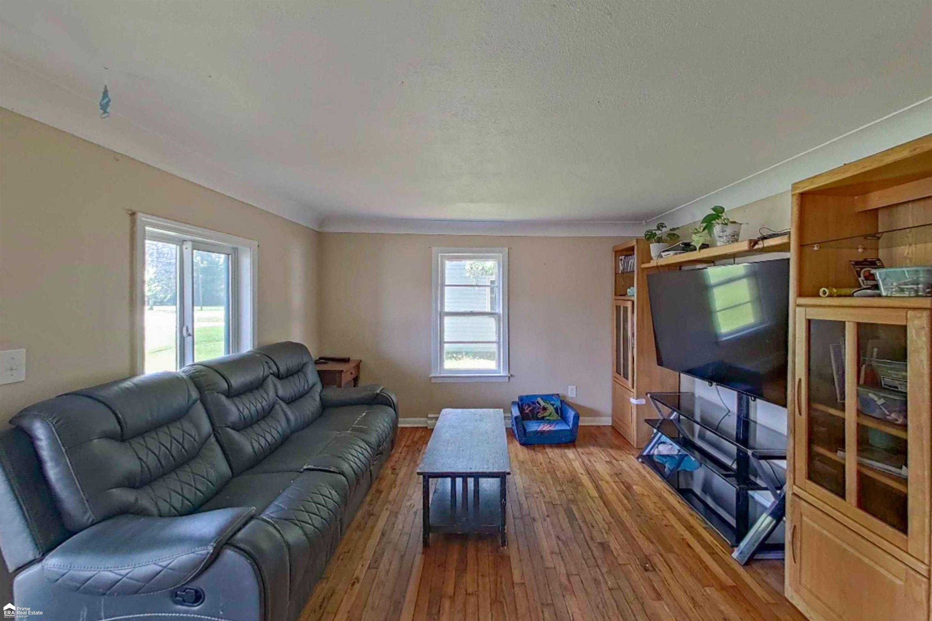 296 S Saginaw Street, Montrose, MI 48457 — Photo 3