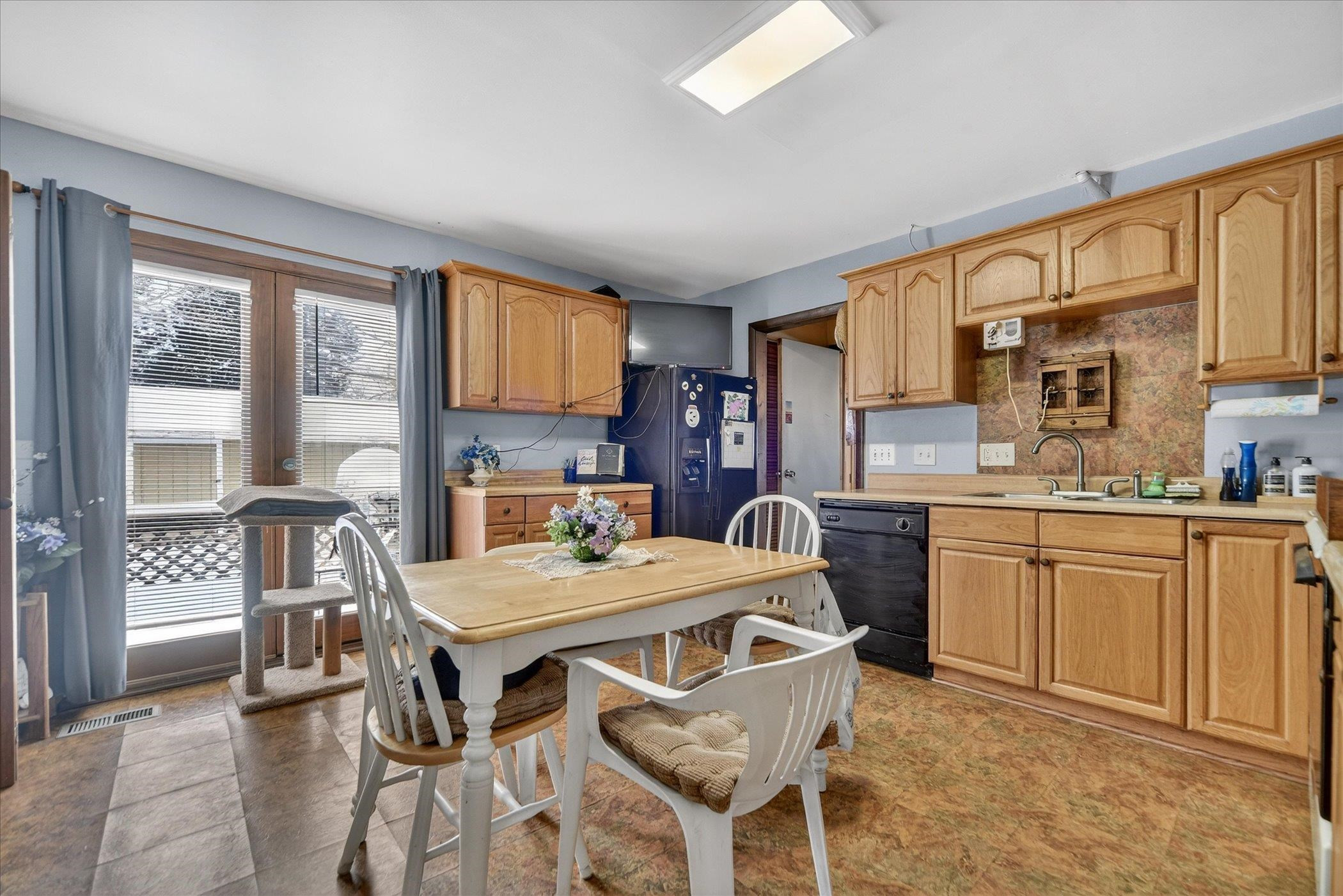 211 N Maple Street, Vernon, MI 48476 — Photo 5