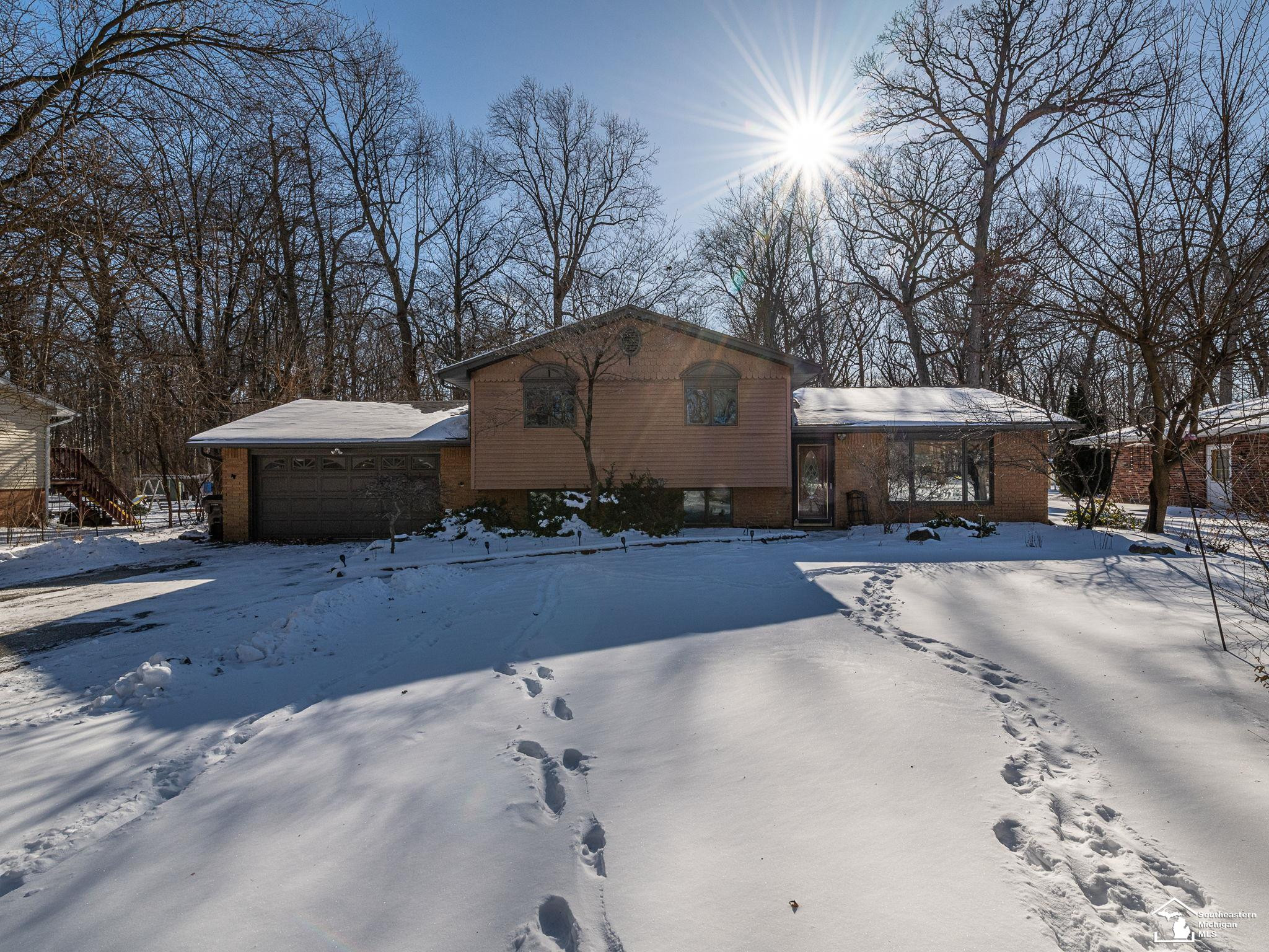 3447 Woodmont Drive, Lambertville, MI 48144 — Photo 2