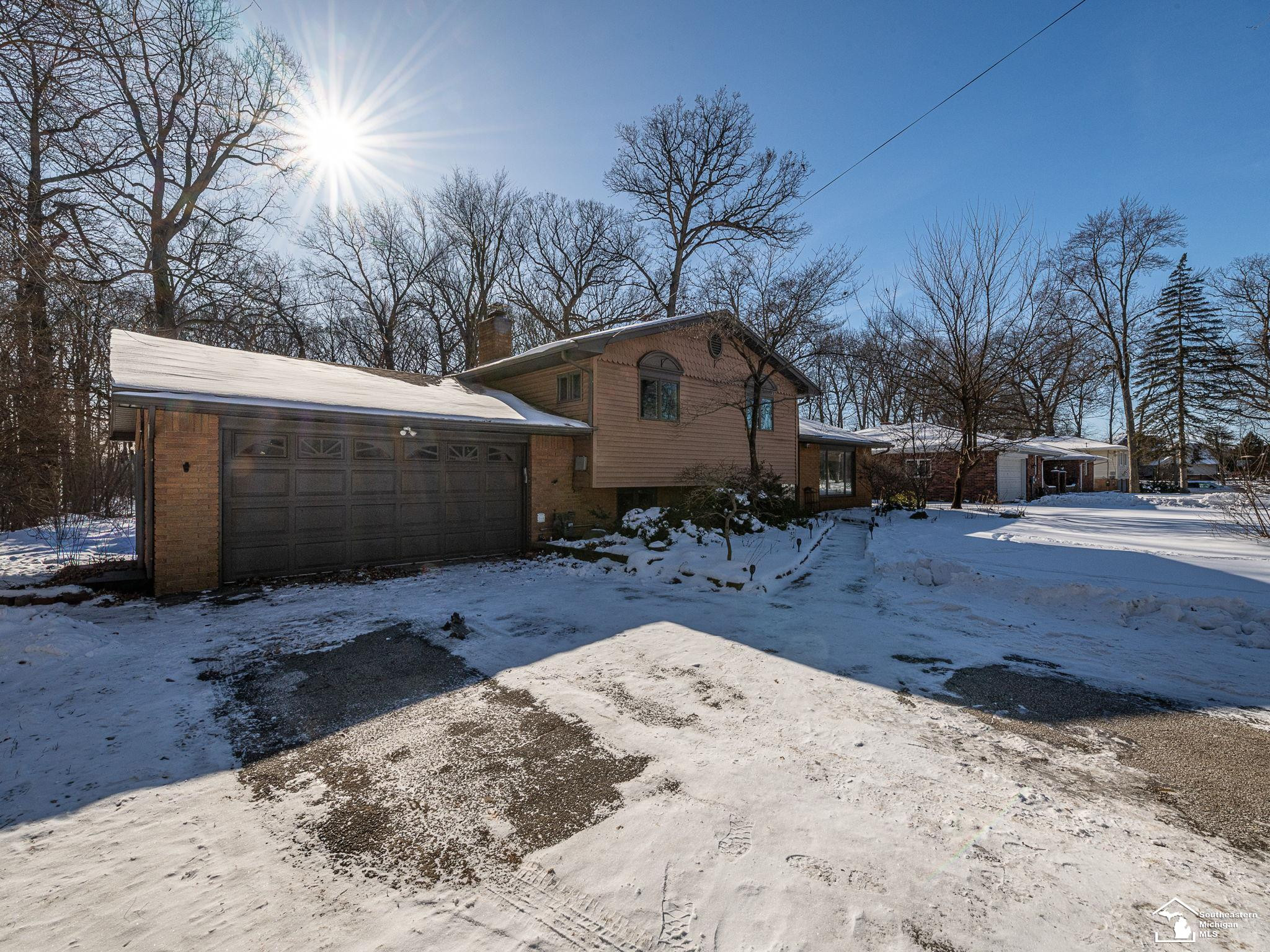 3447 Woodmont Drive, Lambertville, MI 48144 — Photo 3