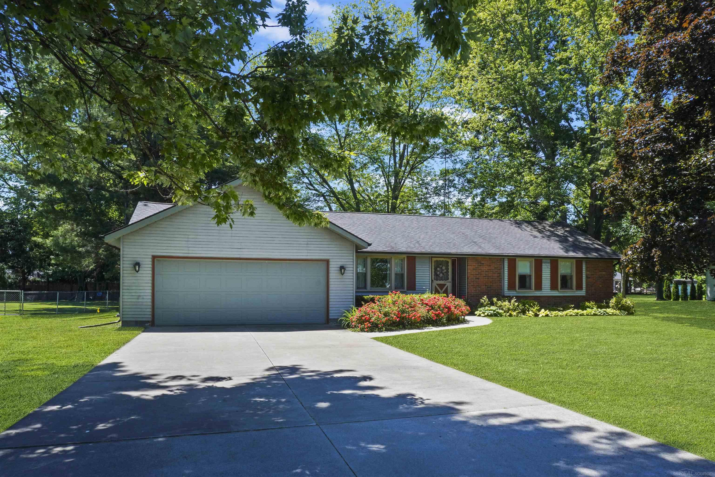 4459 Cambridge Drive, Port Huron, MI 48060 — Photo 2