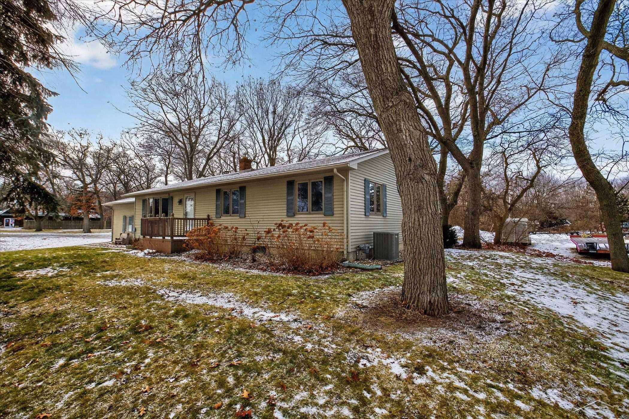 2314 S Huron Road, Kawkawlin, MI 48631 — front exterior