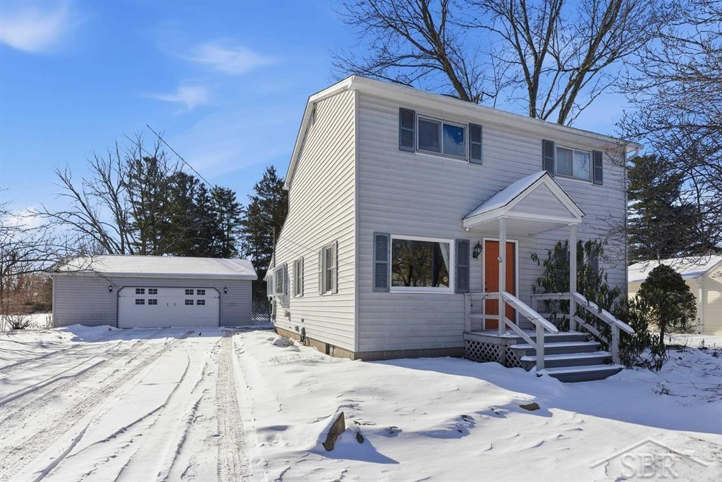 7065 Dutch Road, Saginaw, MI 48609 — front exterior