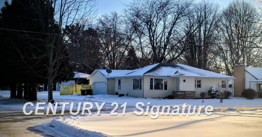 616 Sunnyside Drive, Chesaning, MI 48616 — front exterior