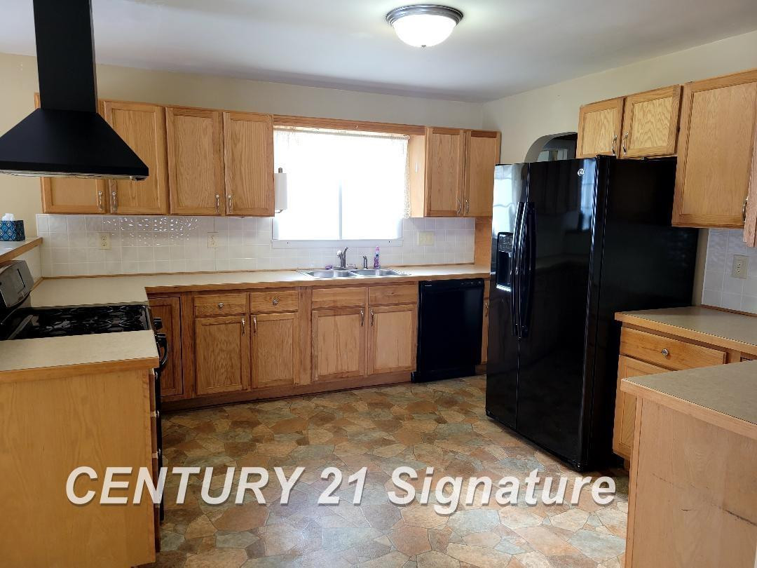 616 Sunnyside Drive, Chesaning, MI 48616 — Photo 7