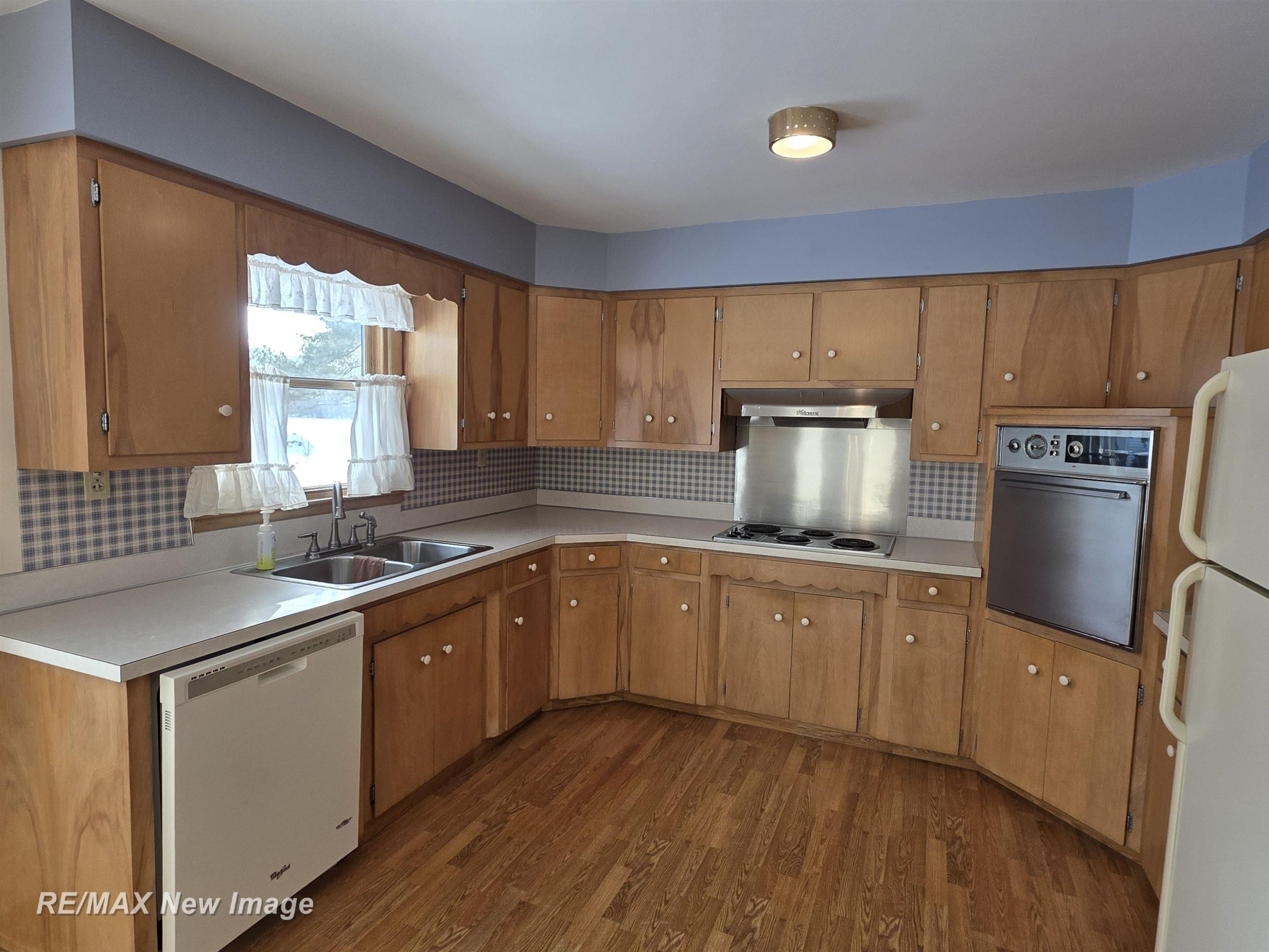 324 Andres Street, Chesaning, MI 48616 — Photo 15