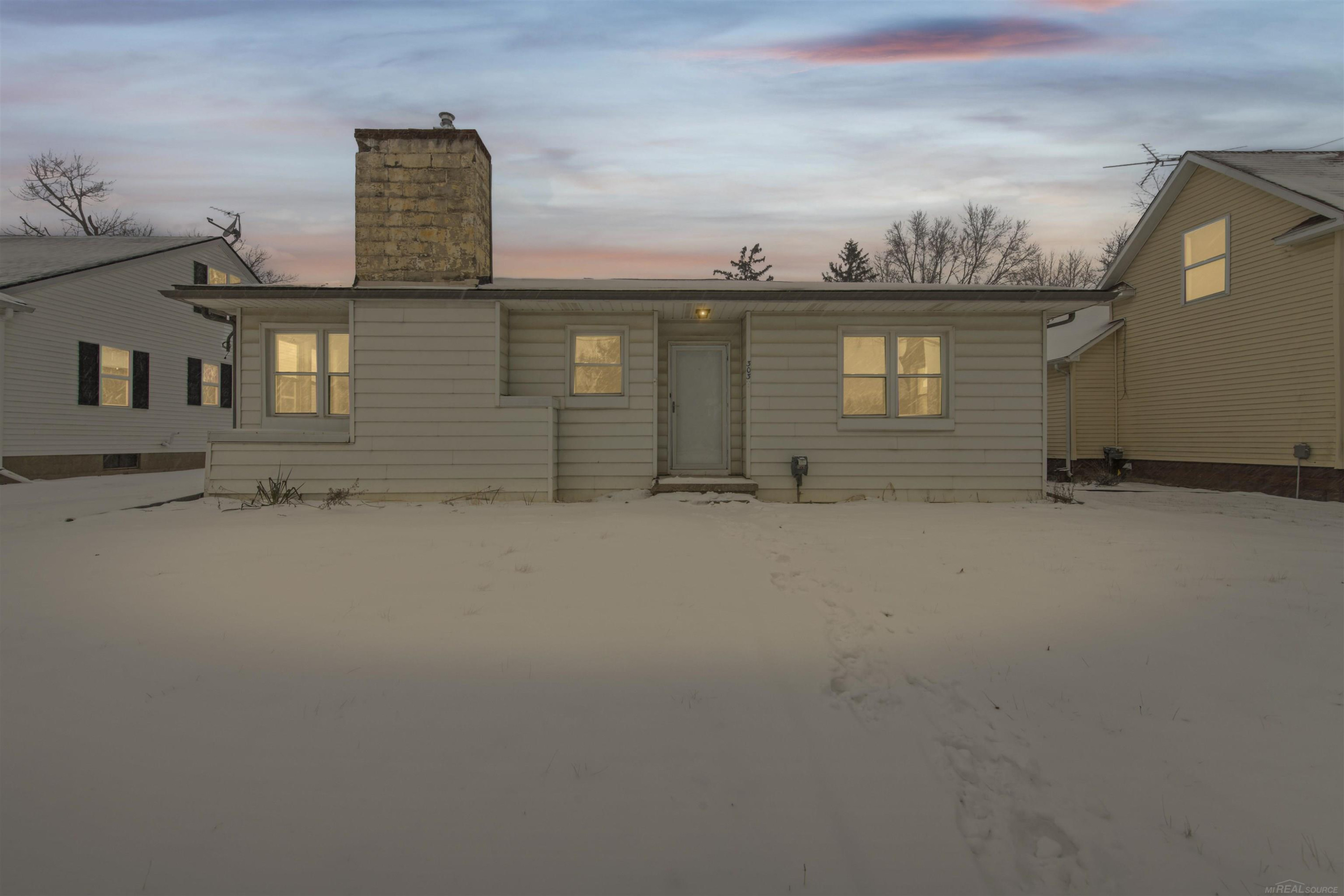 303 E Mill Street, Capac, MI 48014 — Photo 2