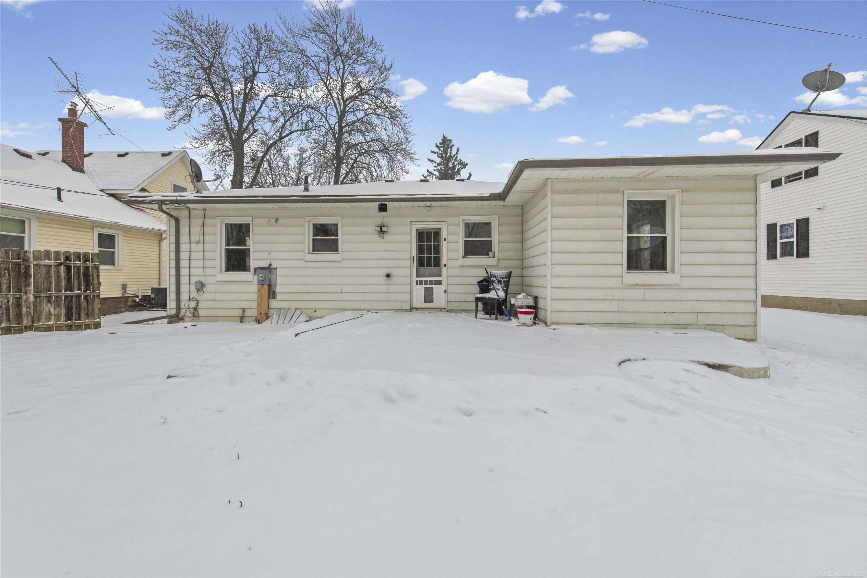 303 E Mill Street, Capac, MI 48014 — Photo 3