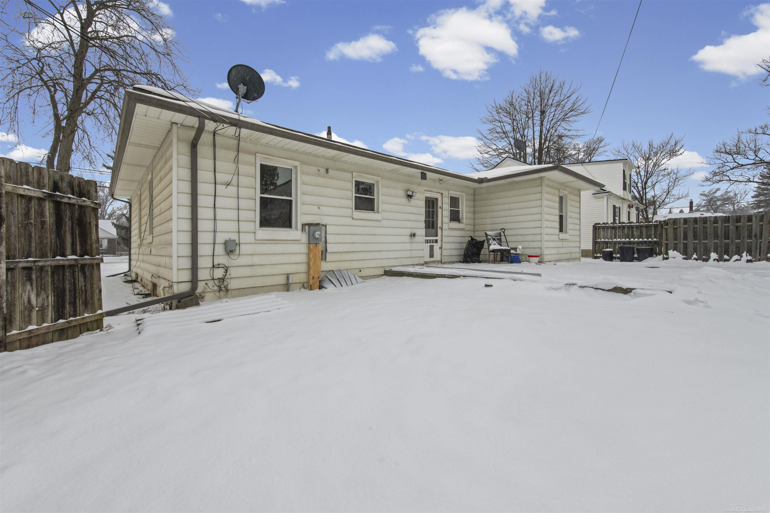 303 E Mill Street, Capac, MI 48014 — Photo 4