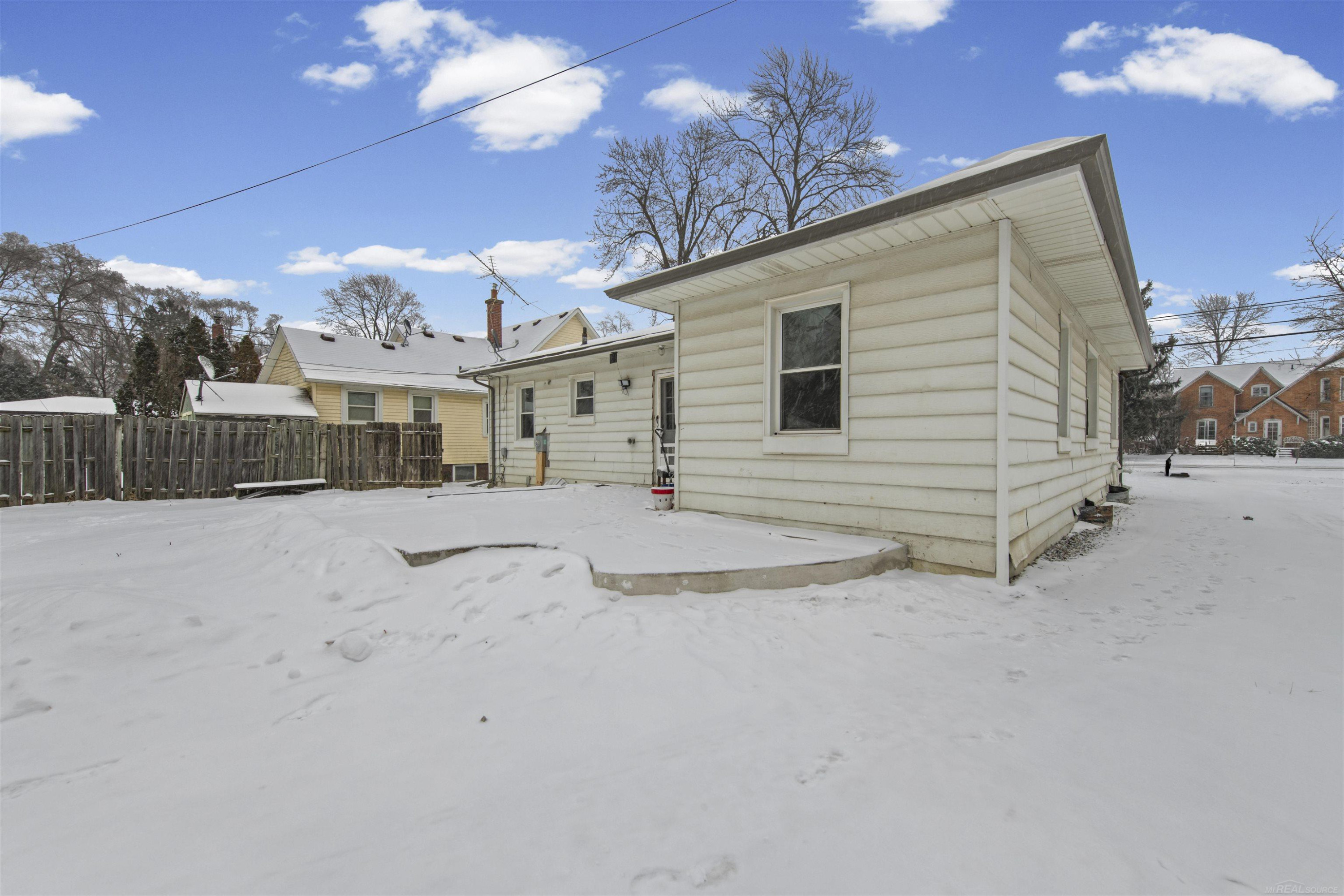 303 E Mill Street, Capac, MI 48014 — Photo 5