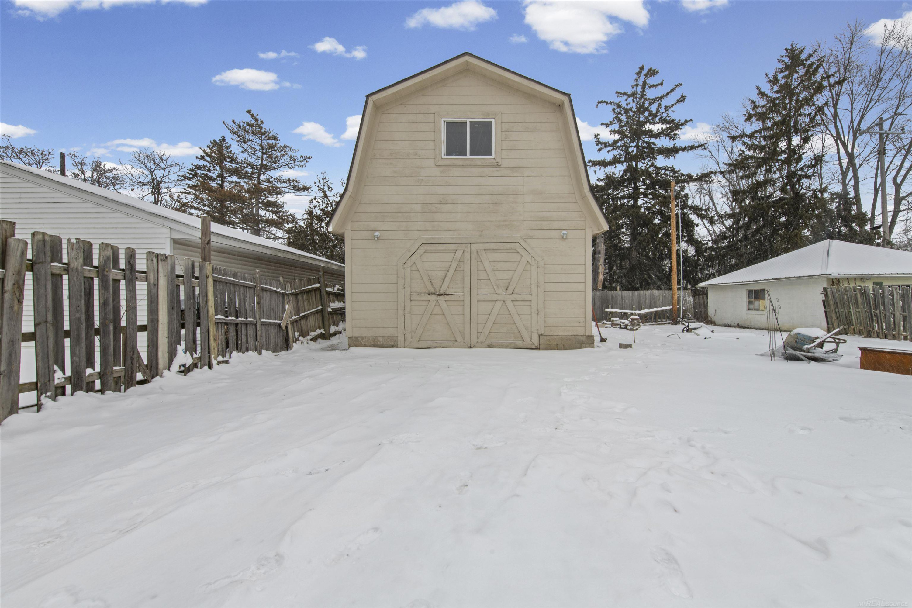 303 E Mill Street, Capac, MI 48014 — Photo 6