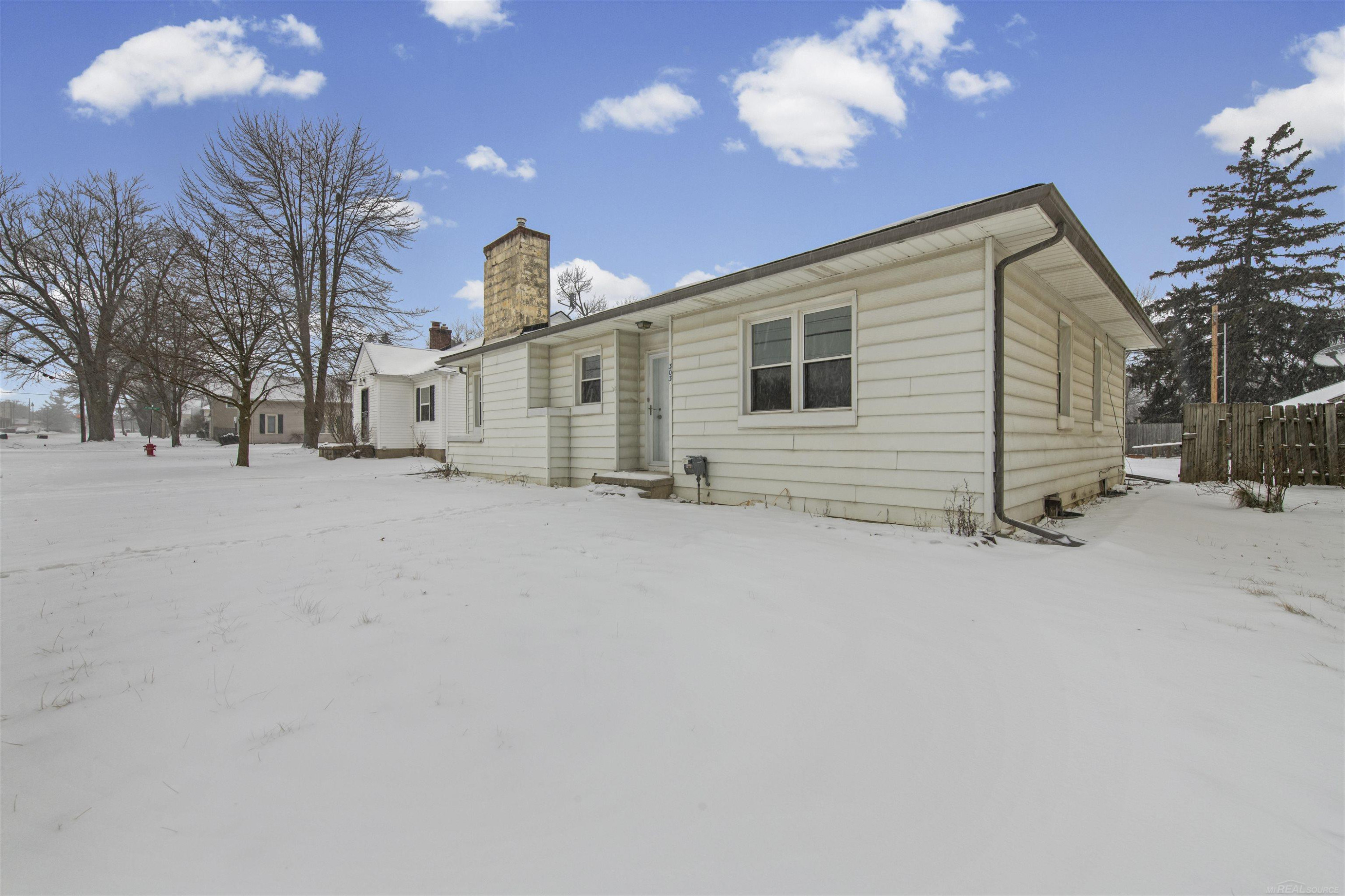 303 E Mill Street, Capac, MI 48014 — Photo 9