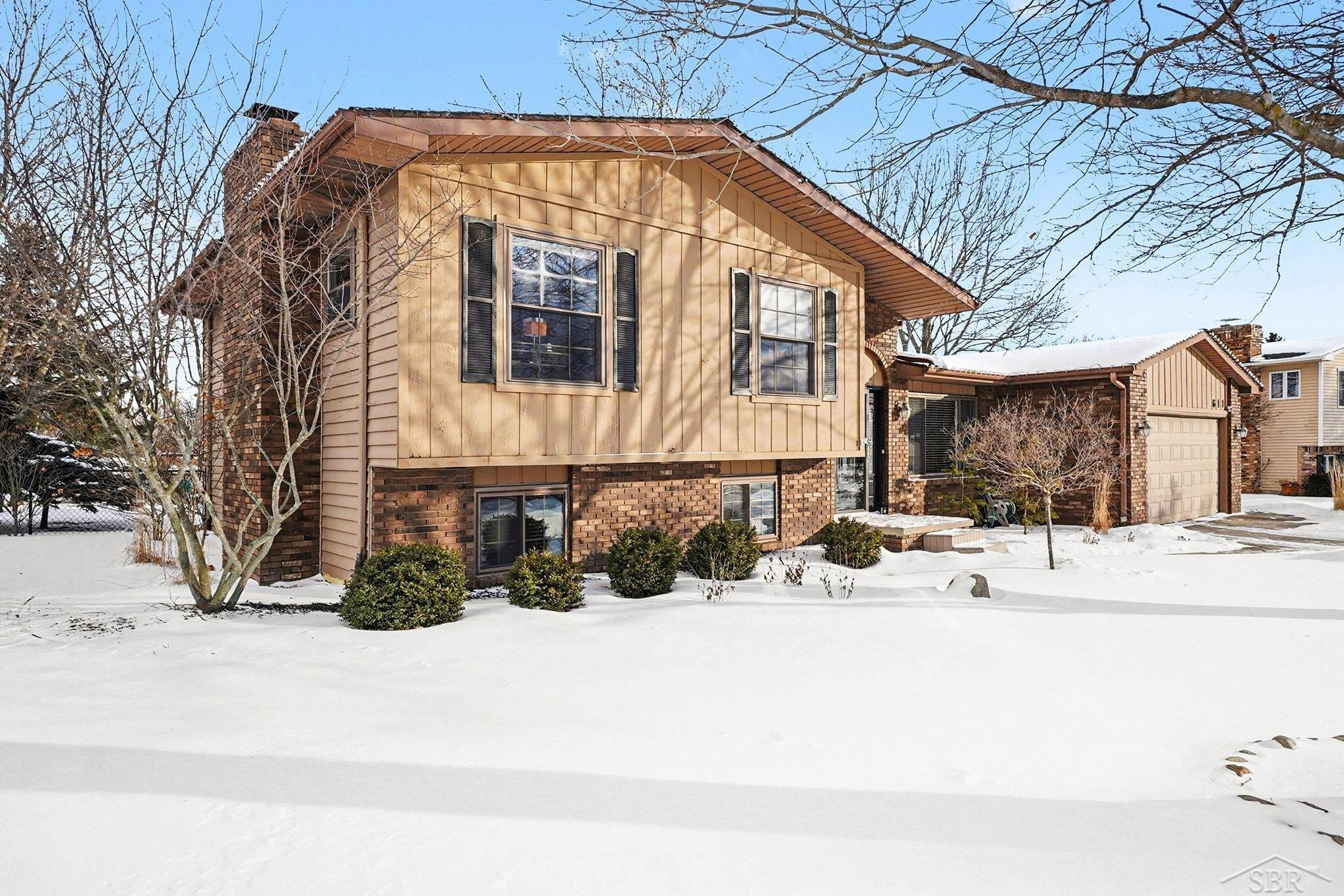 611 E Dawn Drive, Freeland, MI 48623 — Photo 2