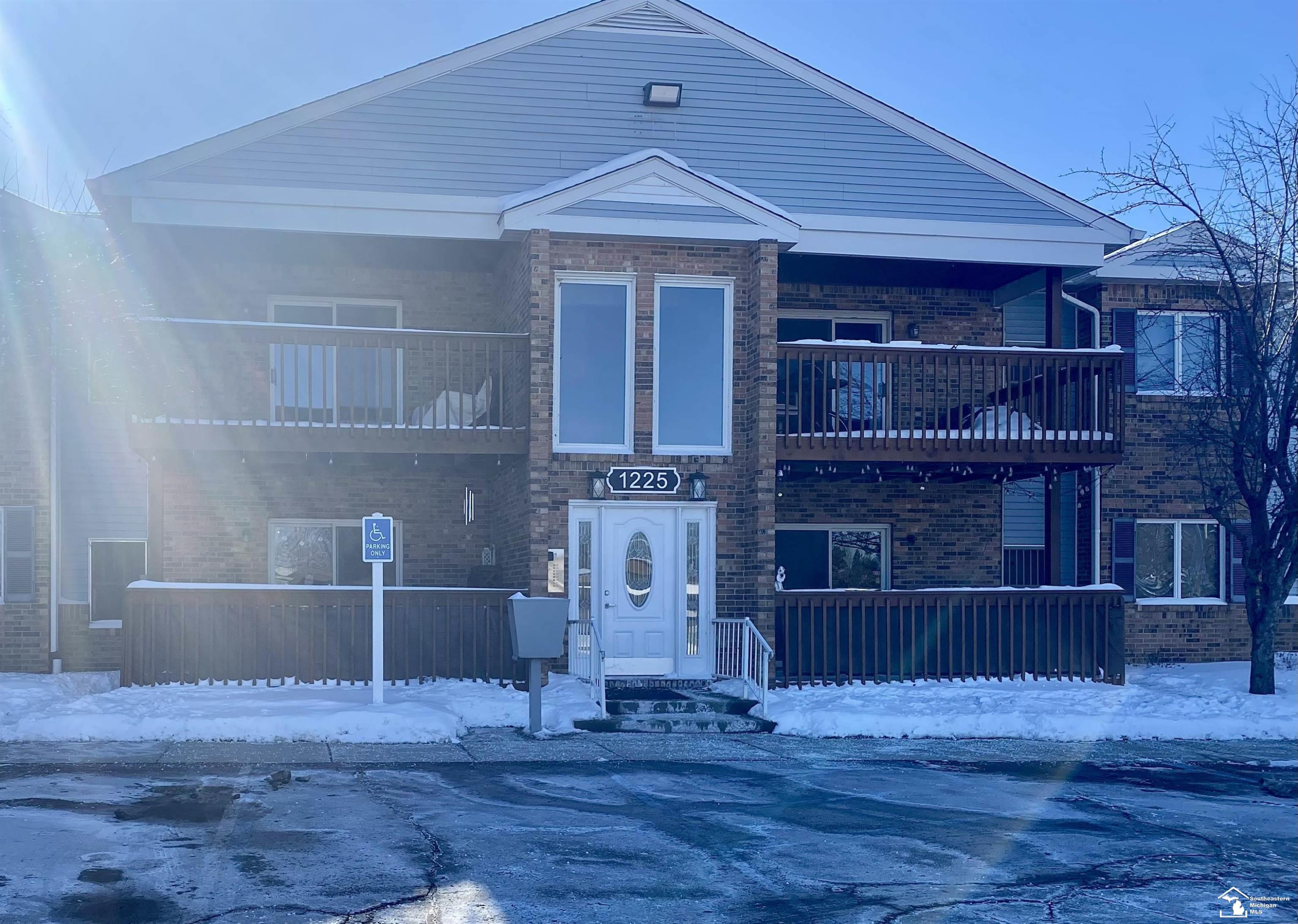 1225 Harbour Drive, #27, Trenton, MI 48183 — front exterior