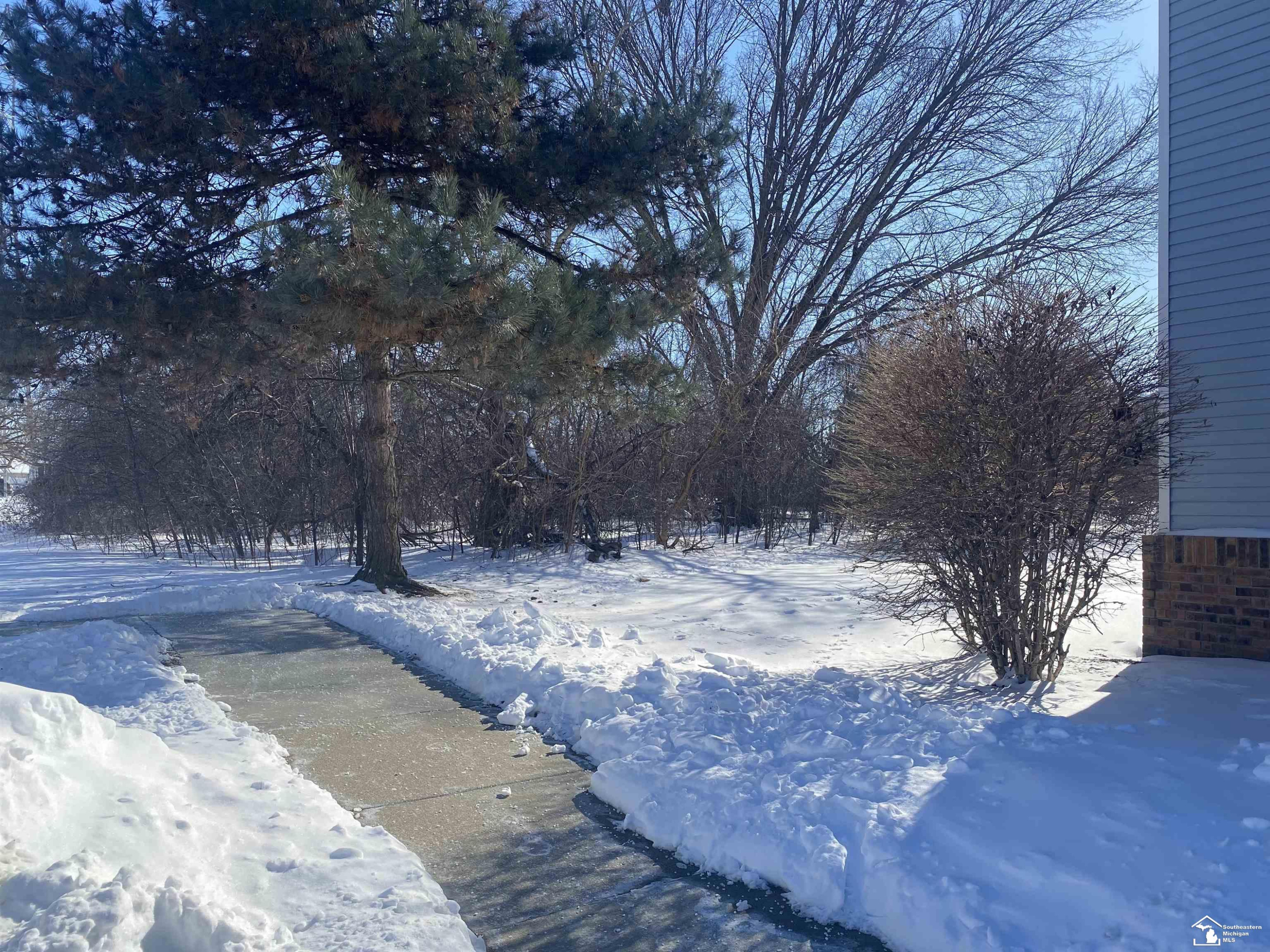 1225 Harbour Drive, #27, Trenton, MI 48183 — Photo 3