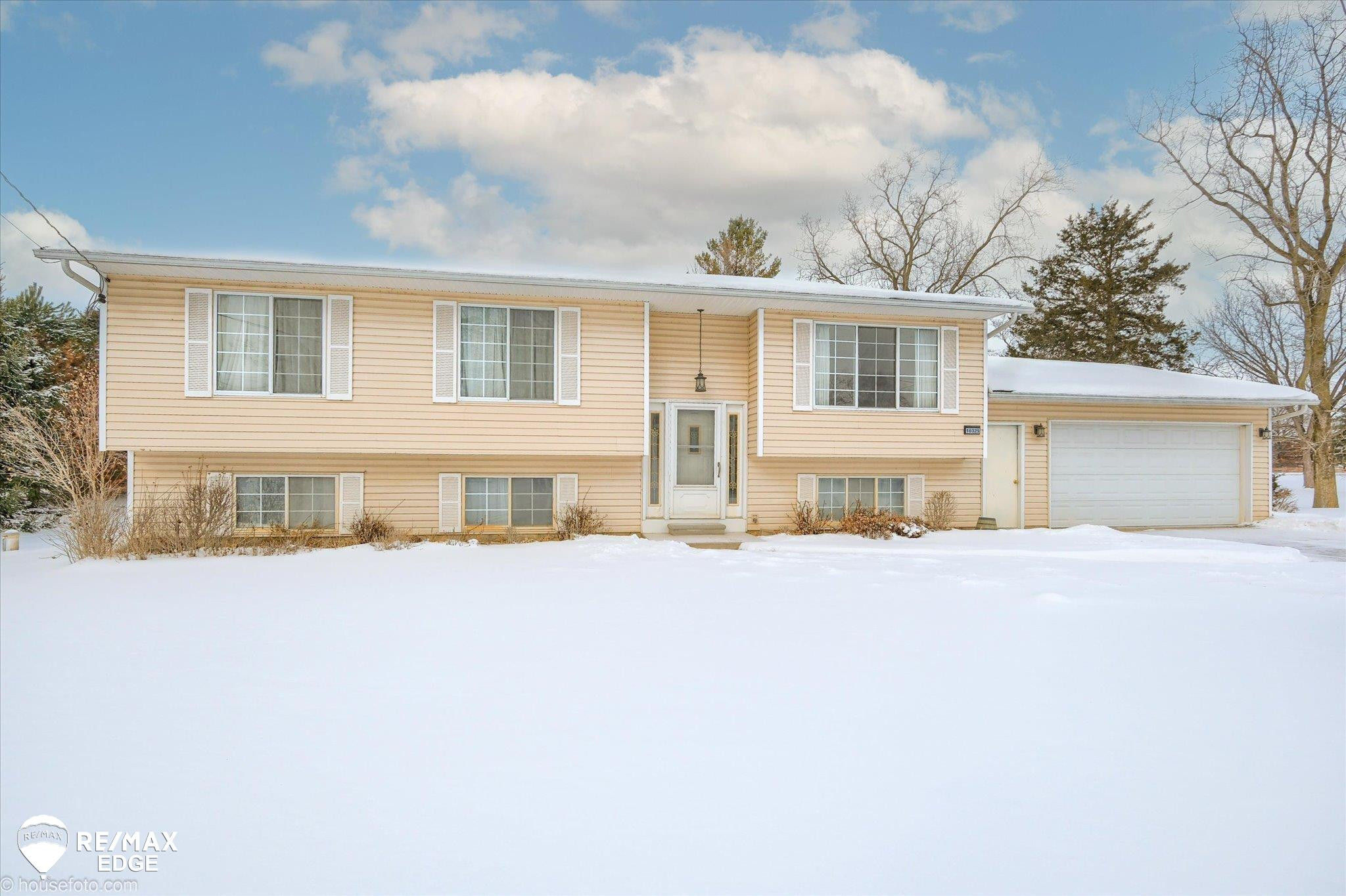 10325 Dar Lane, MI — Photo 2