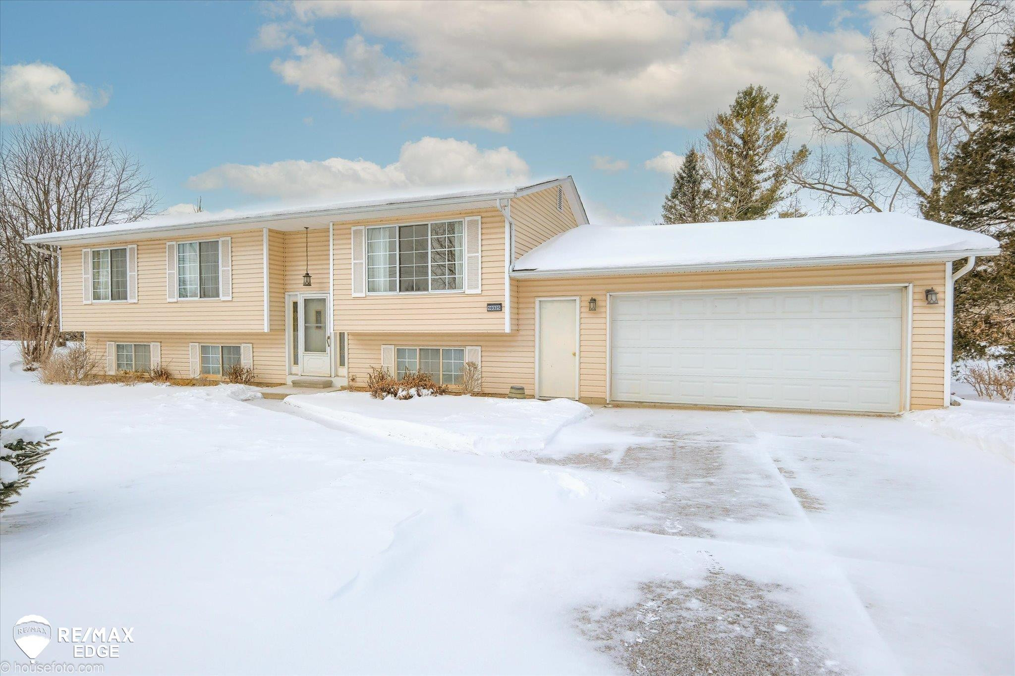 10325 Dar Lane, MI — Photo 3
