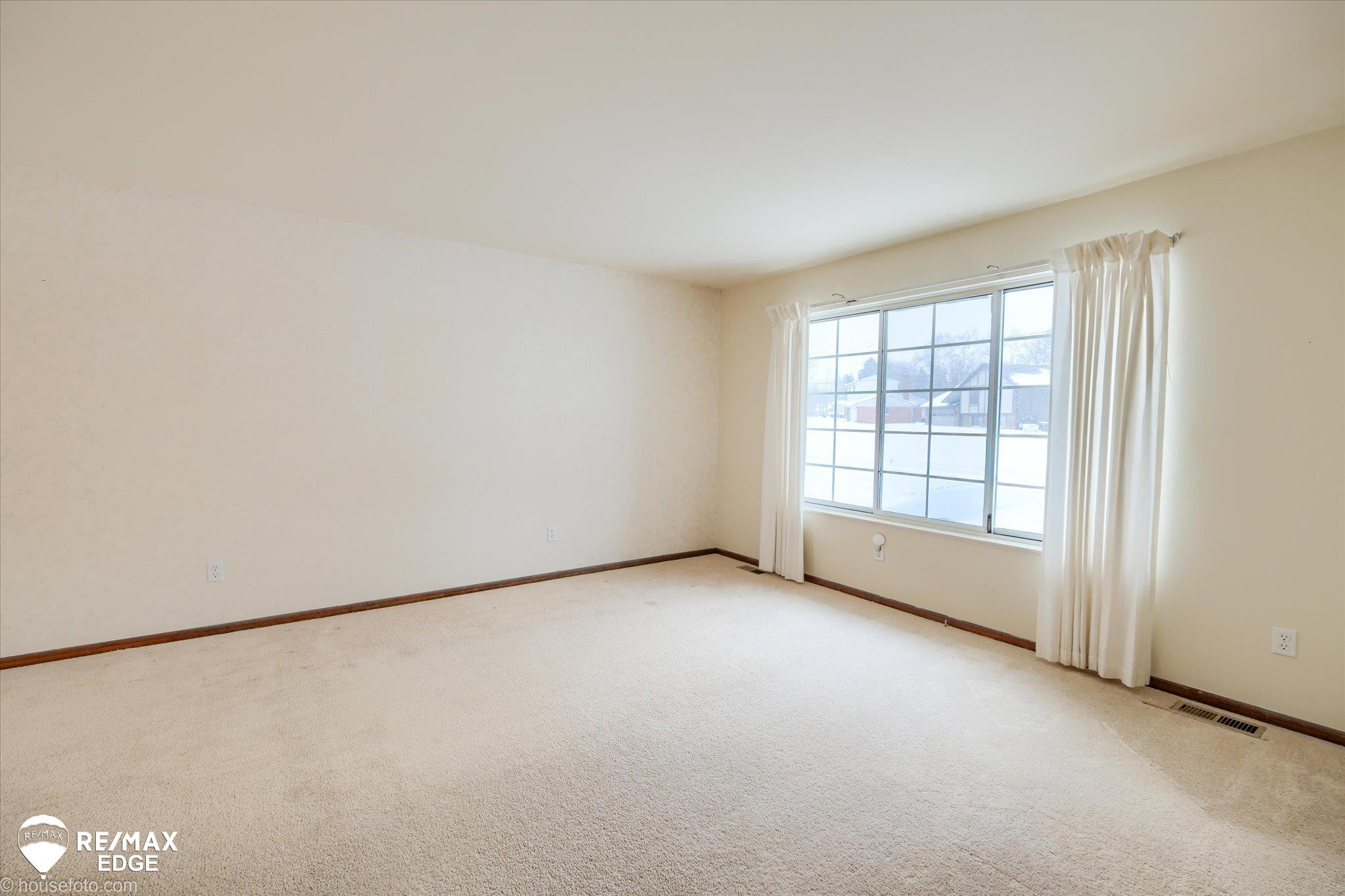 10325 Dar Lane, MI — Photo 7