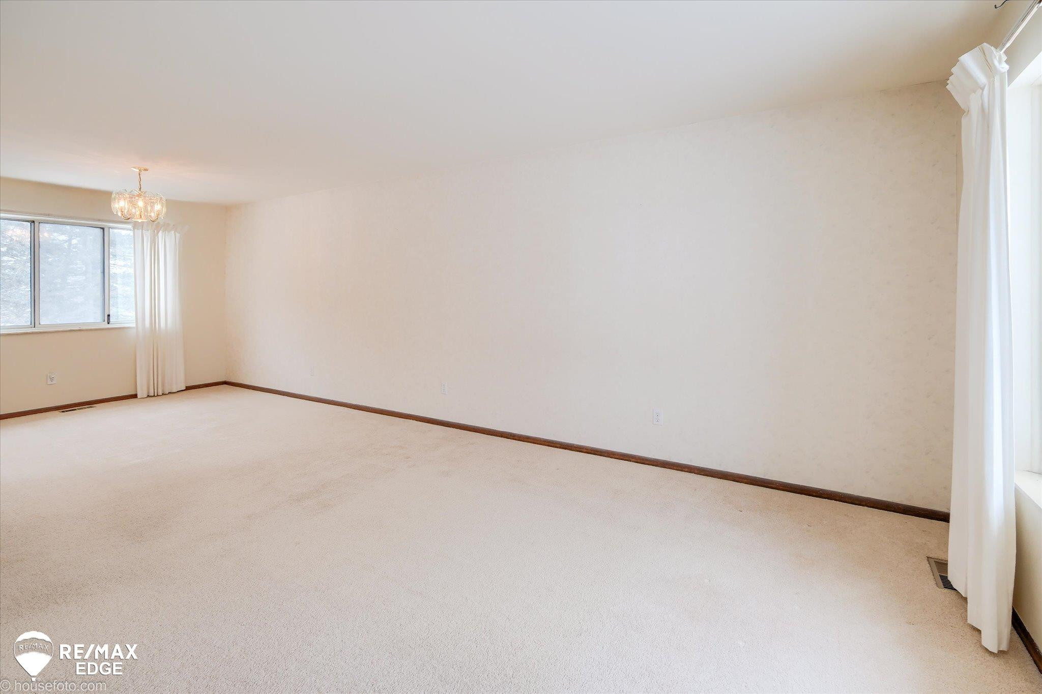 10325 Dar Lane, MI — Photo 8