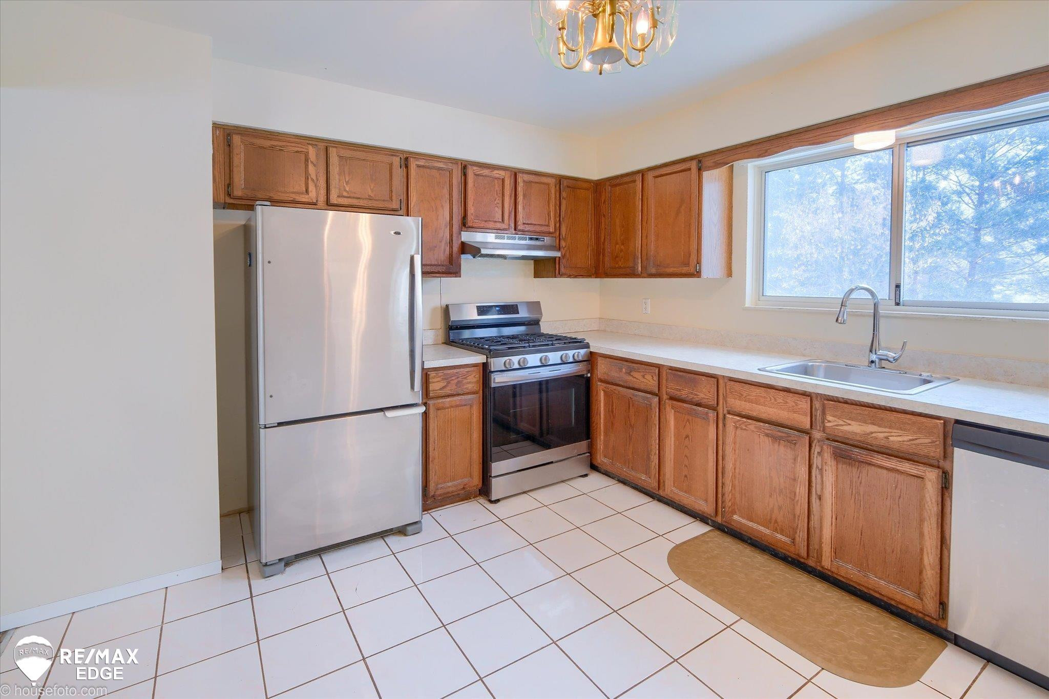 10325 Dar Lane, MI — Photo 13