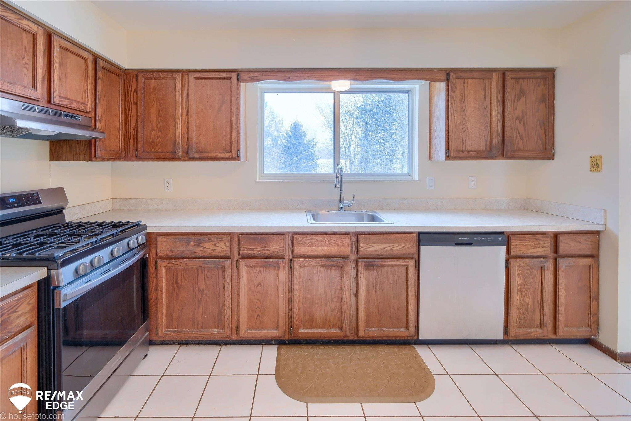 10325 Dar Lane, MI — Photo 15