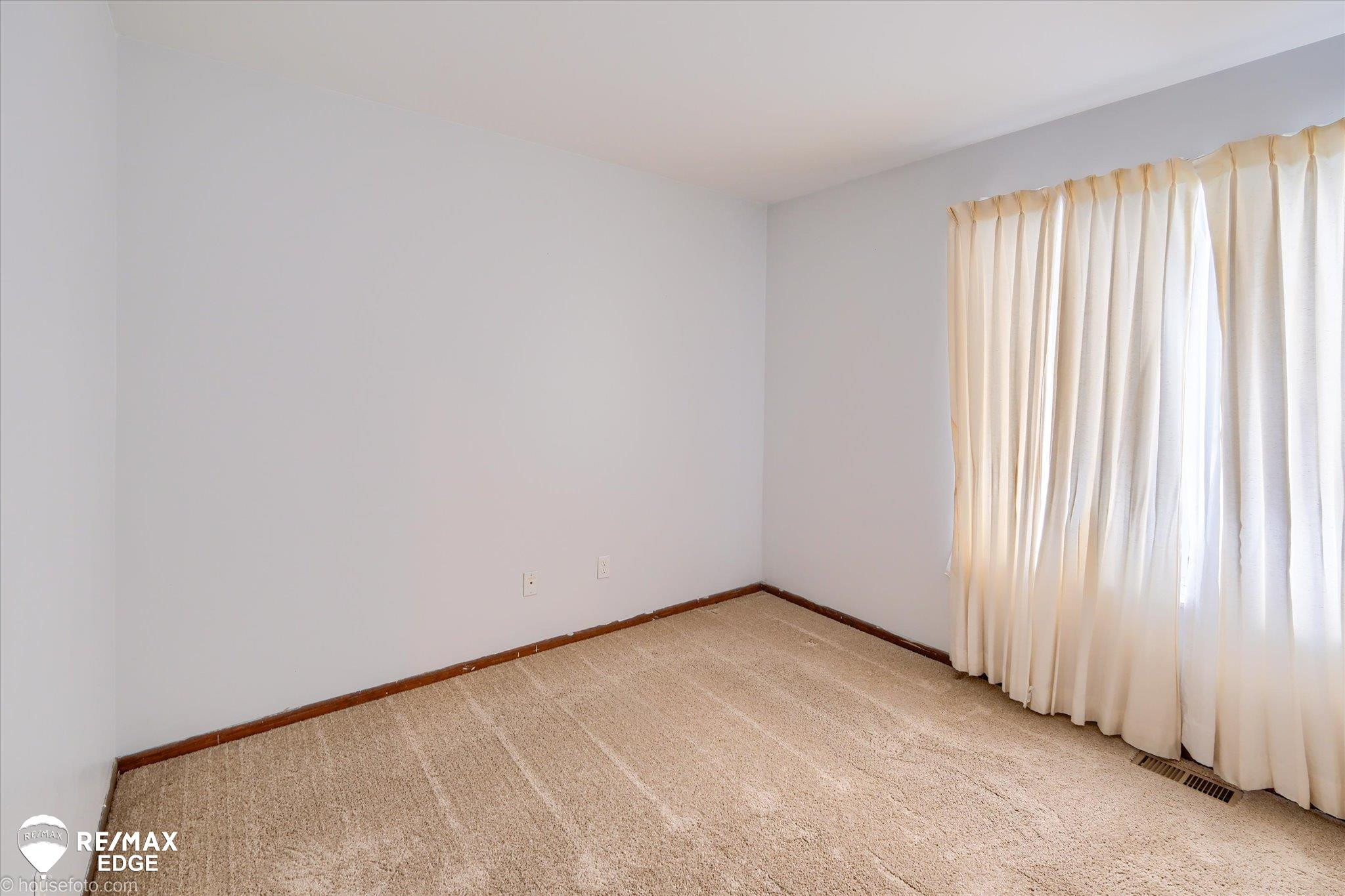 10325 Dar Lane, MI — Photo 19