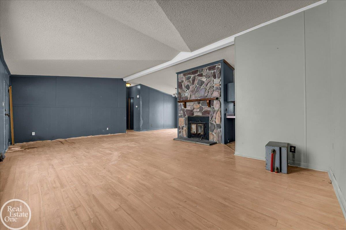 7677 Hewitt Road, MI 48006 — Photo 5