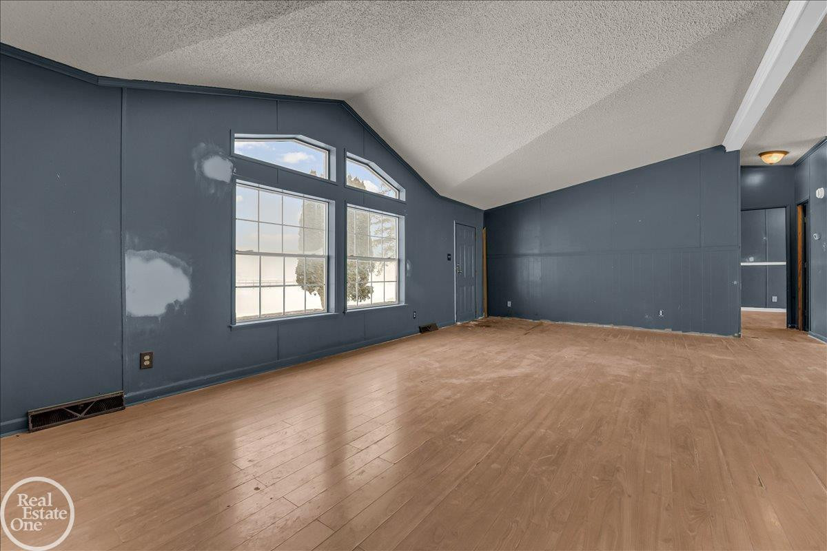 7677 Hewitt Road, MI 48006 — Photo 7