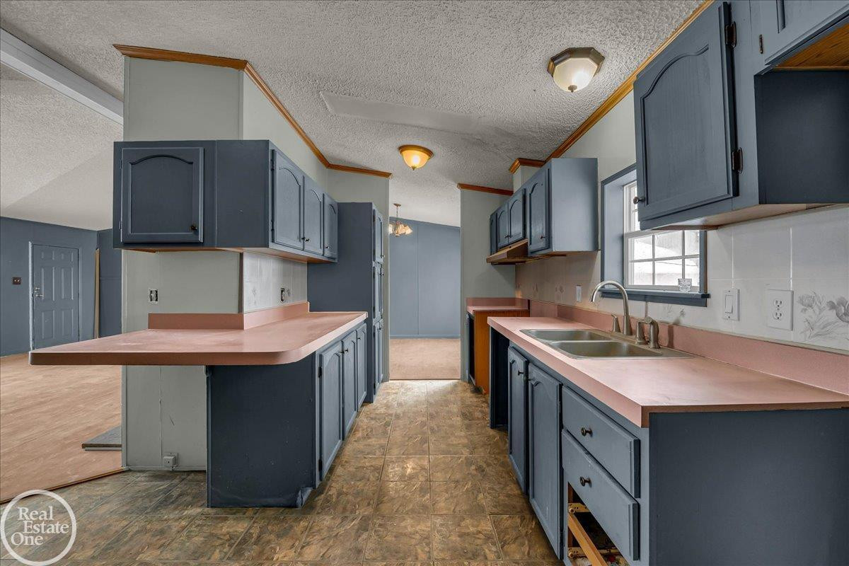 7677 Hewitt Road, MI 48006 — Photo 12