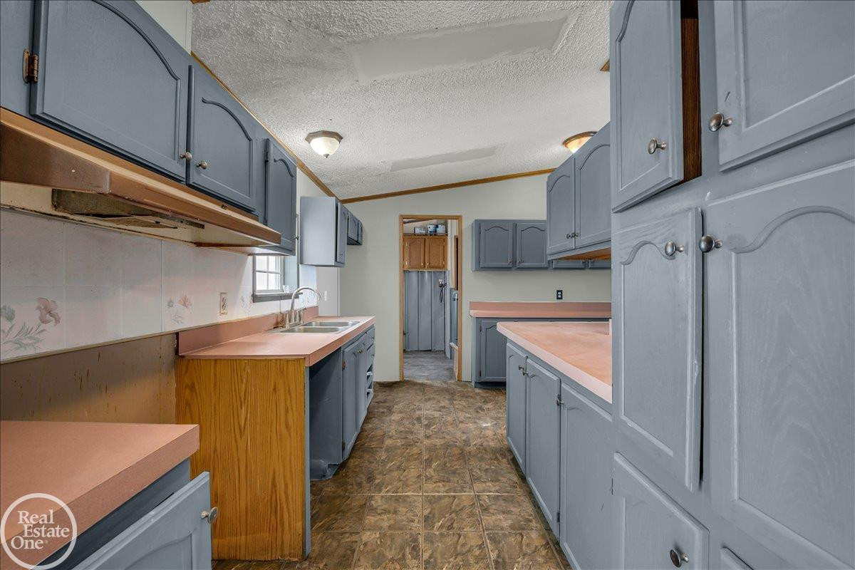 7677 Hewitt Road, MI 48006 — Photo 13