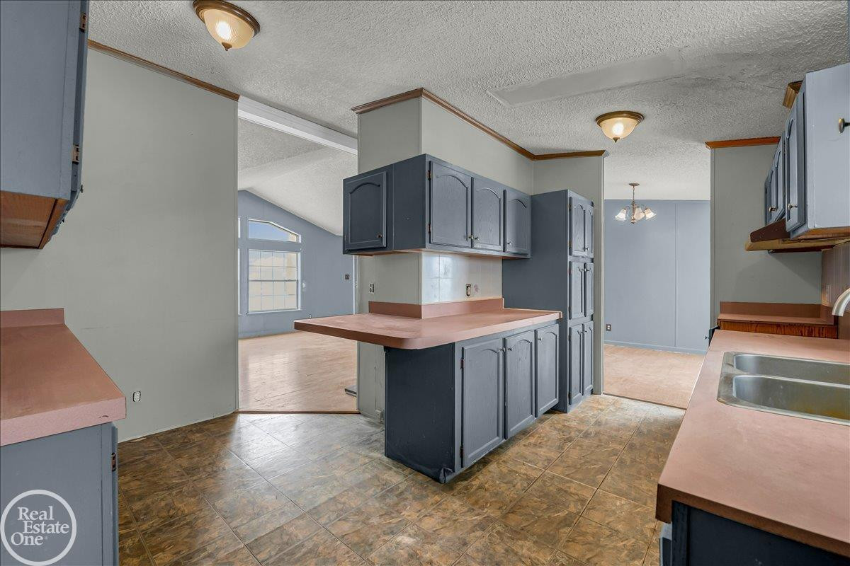 7677 Hewitt Road, MI 48006 — Photo 14