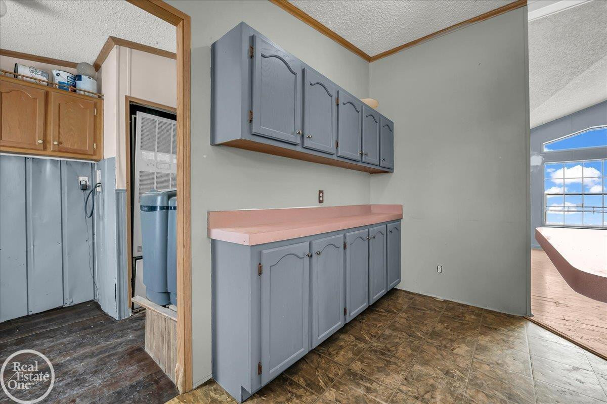 7677 Hewitt Road, MI 48006 — Photo 15