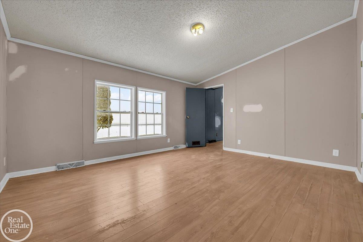 7677 Hewitt Road, MI 48006 — Photo 17