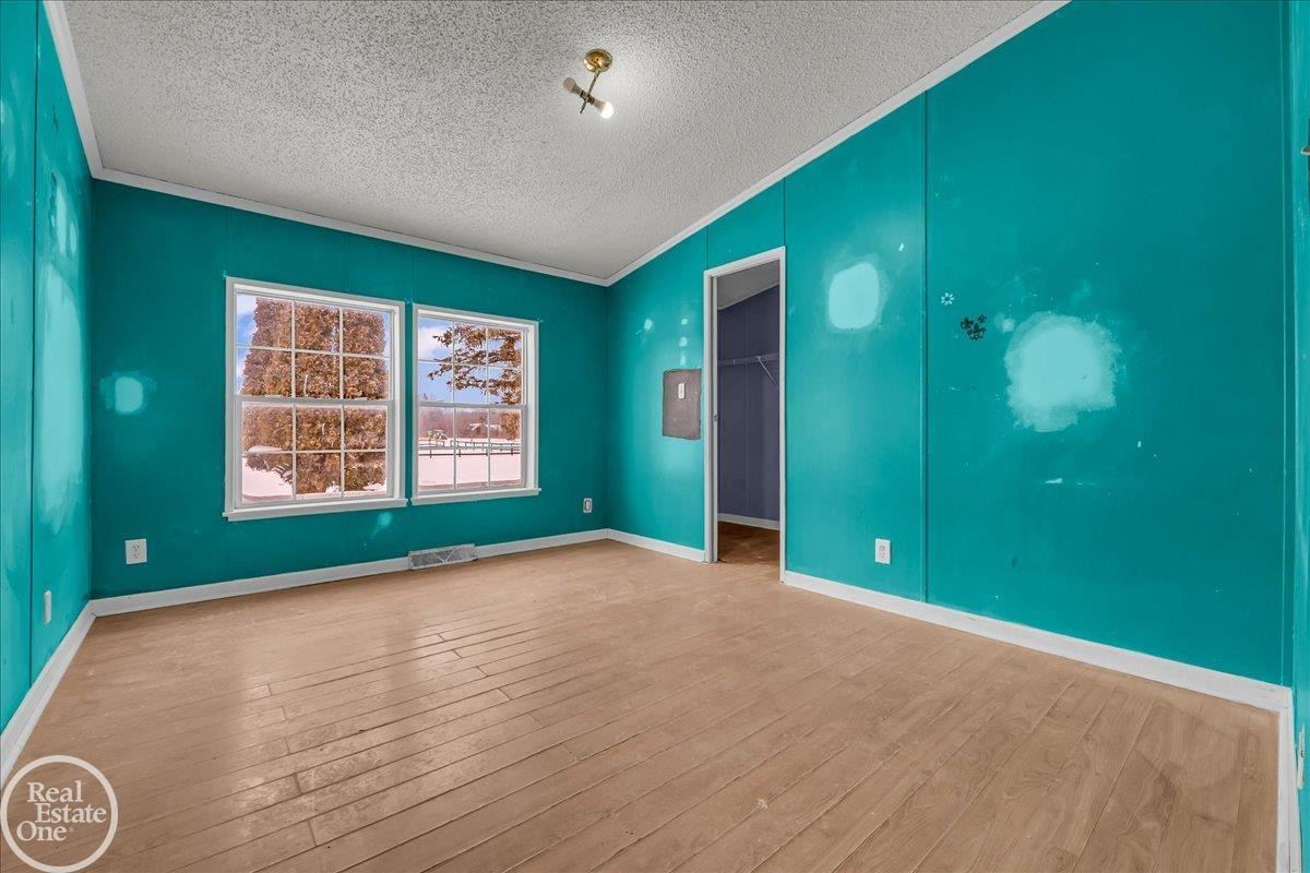 7677 Hewitt Road, MI 48006 — Photo 19
