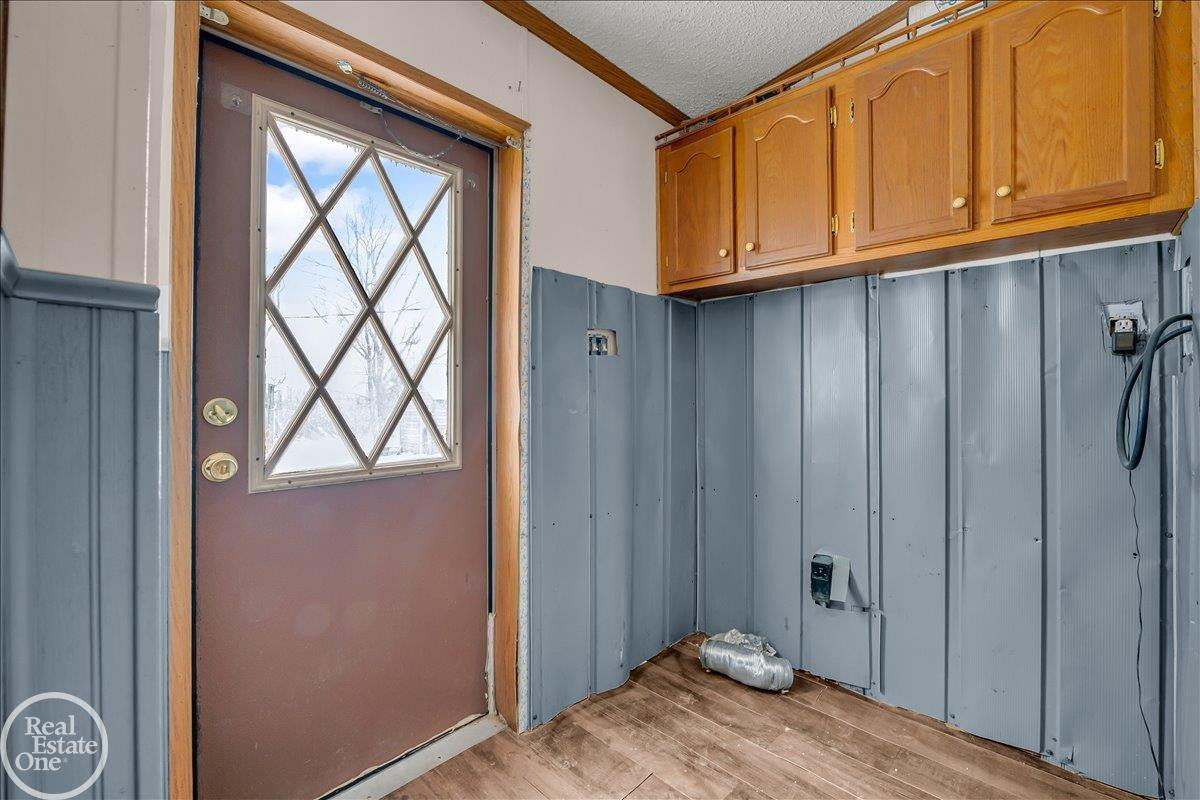 7677 Hewitt Road, MI 48006 — Photo 21