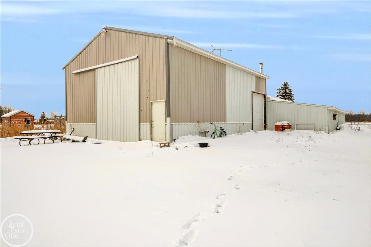 7677 Hewitt Road, MI 48006 — Photo 23
