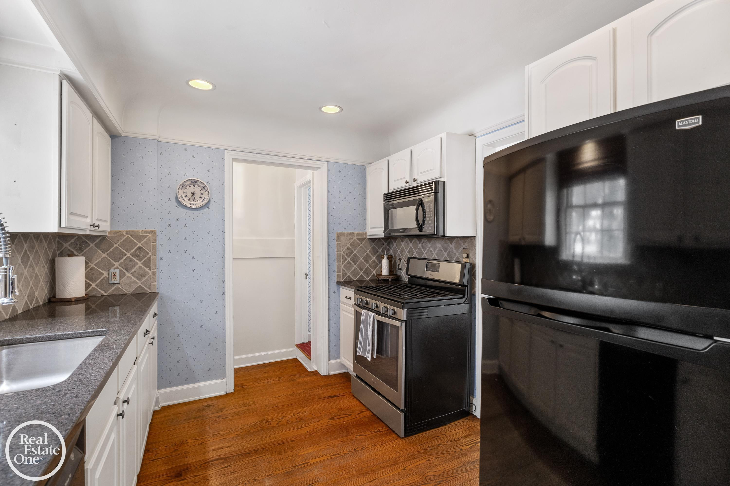781 LORAINE Street, Grosse Pointe, MI 48230 — Photo 13