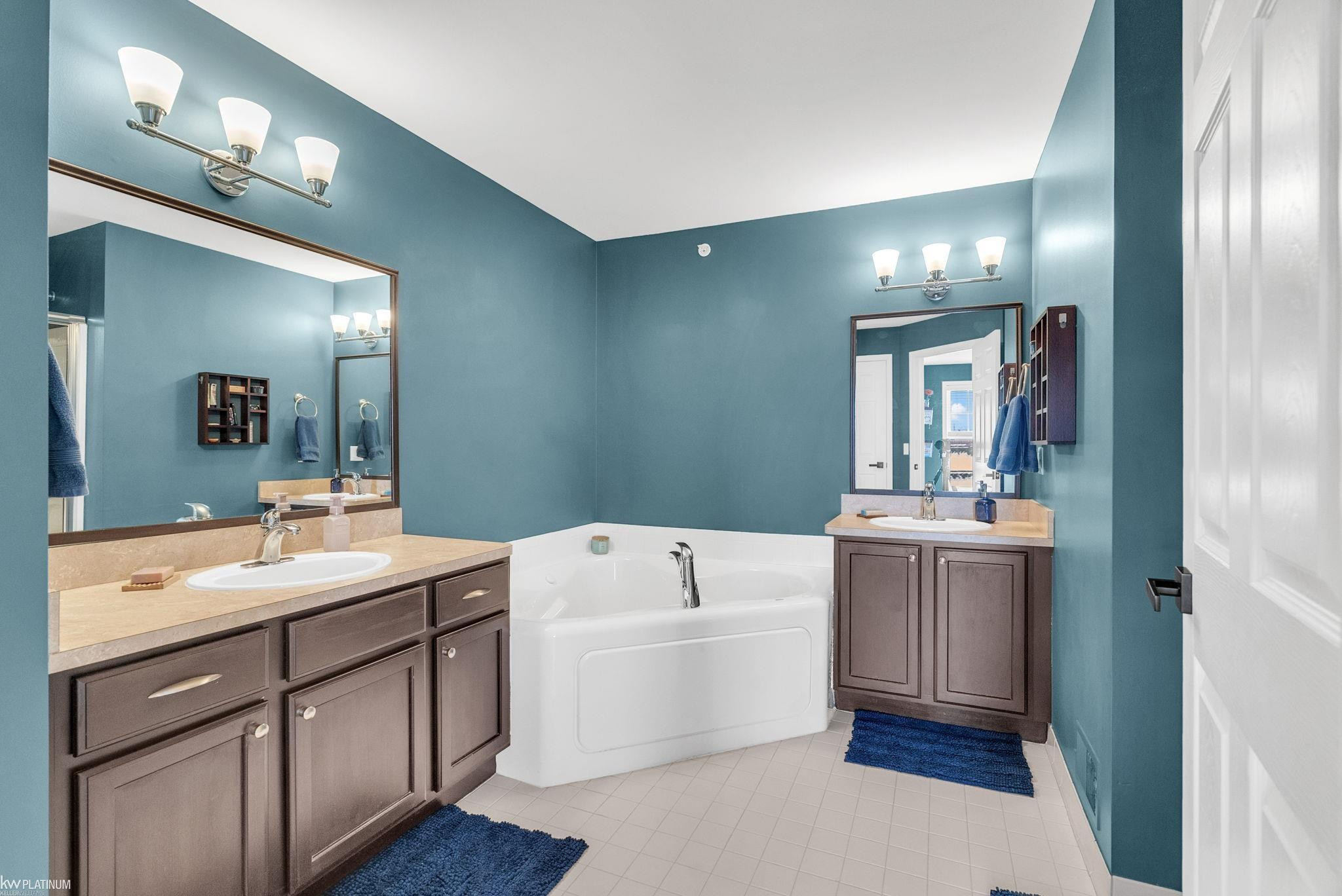 198 Amys Walk Street, Auburn Hills, MI 48326 — Photo 14