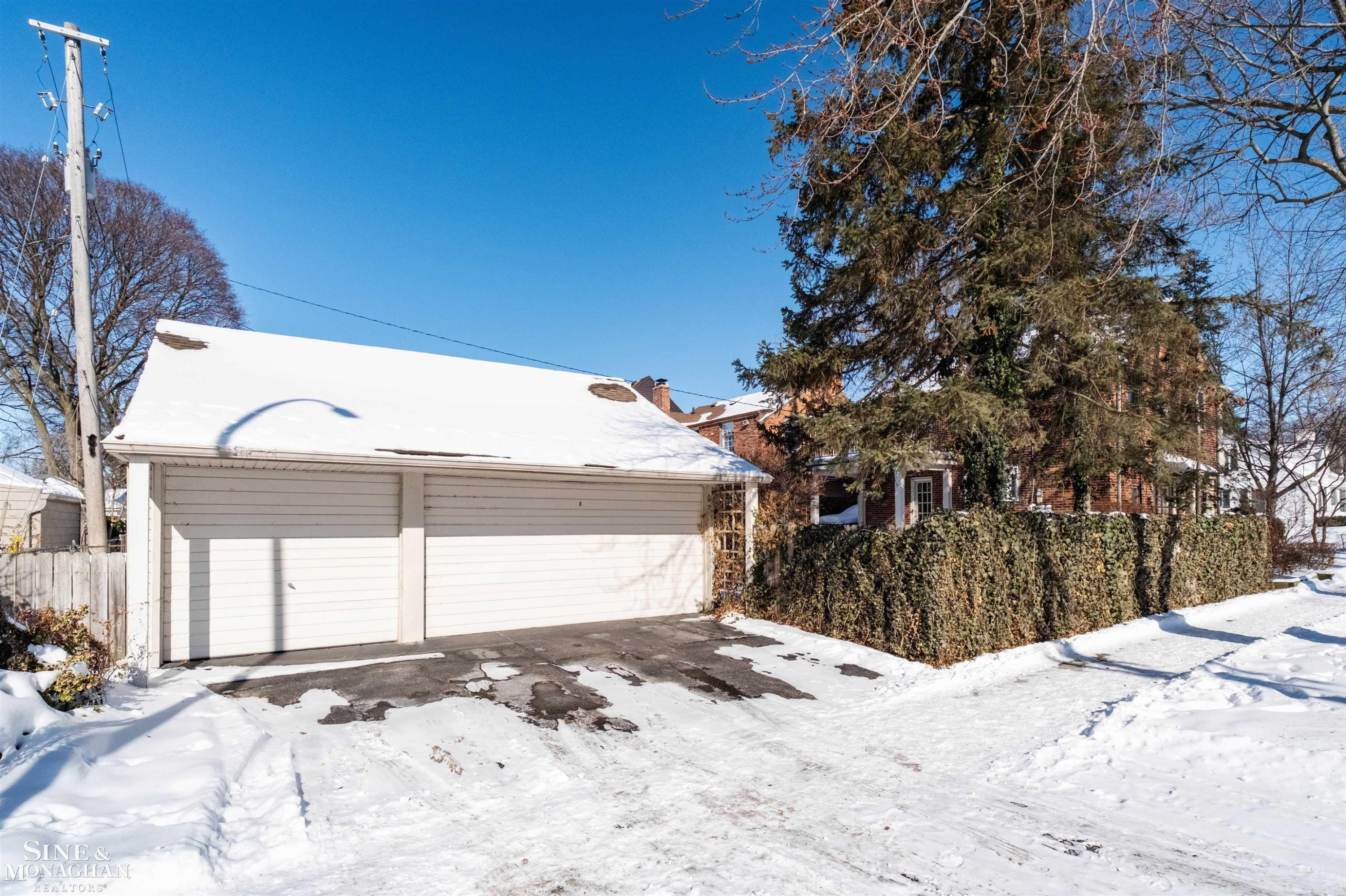 201 McMillan Road, Grosse Pointe Farms, MI 48236 — Photo 33