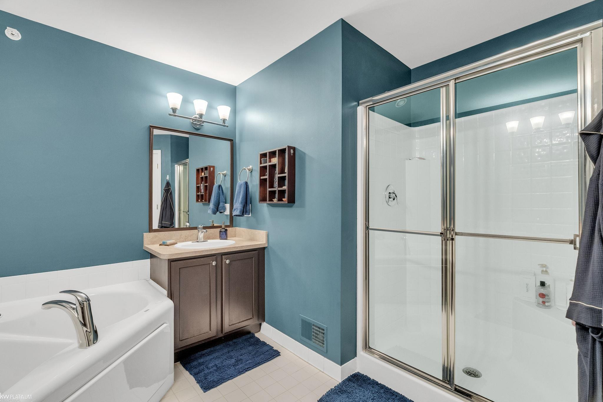 198 Amys Walk Street, Auburn Hills, MI 48326 — Photo 15