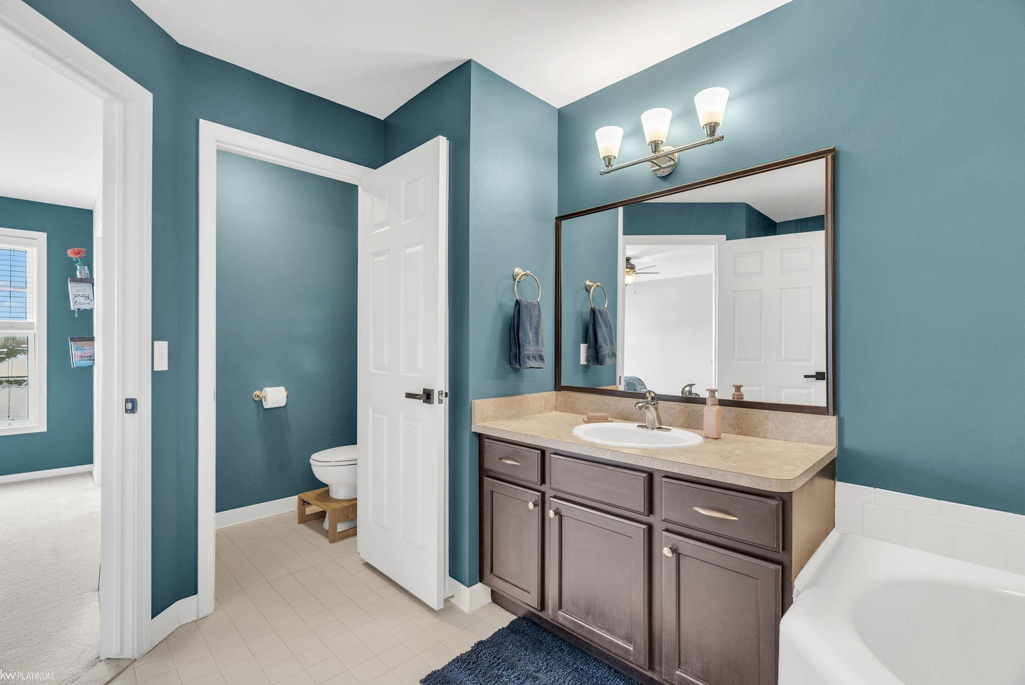 198 Amys Walk Street, Auburn Hills, MI 48326 — Photo 16