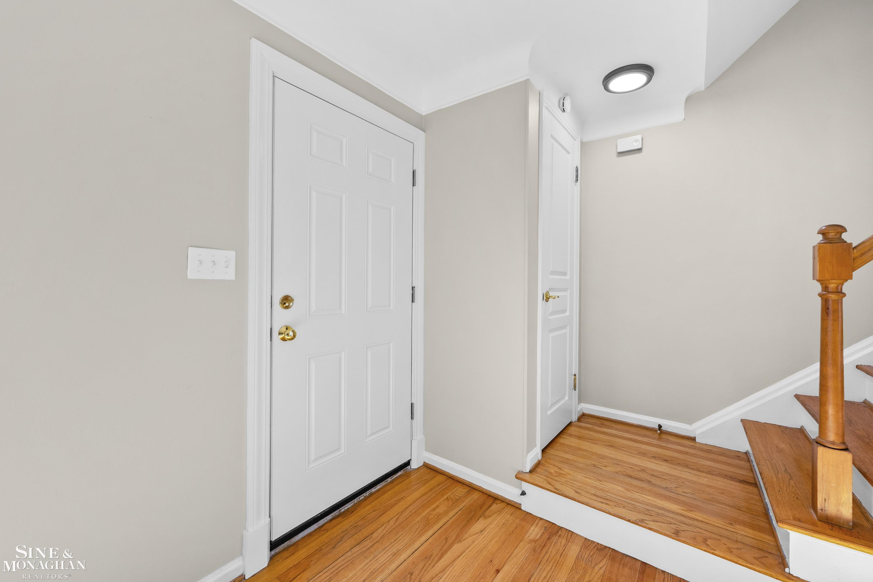 25 VILLAGE Lane, Grosse Pointe, MI 48230 — Photo 3