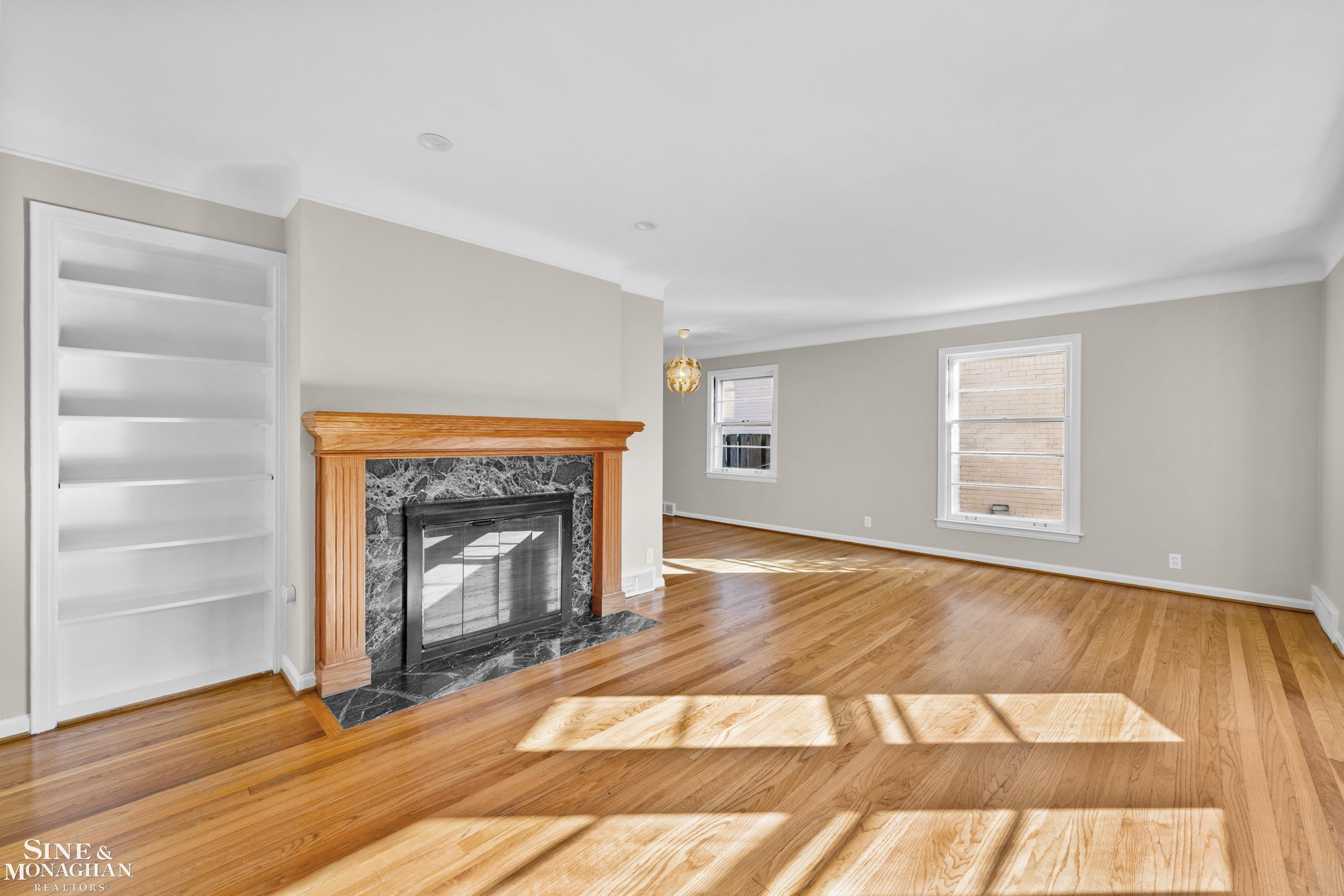 25 VILLAGE Lane, Grosse Pointe, MI 48230 — Photo 4