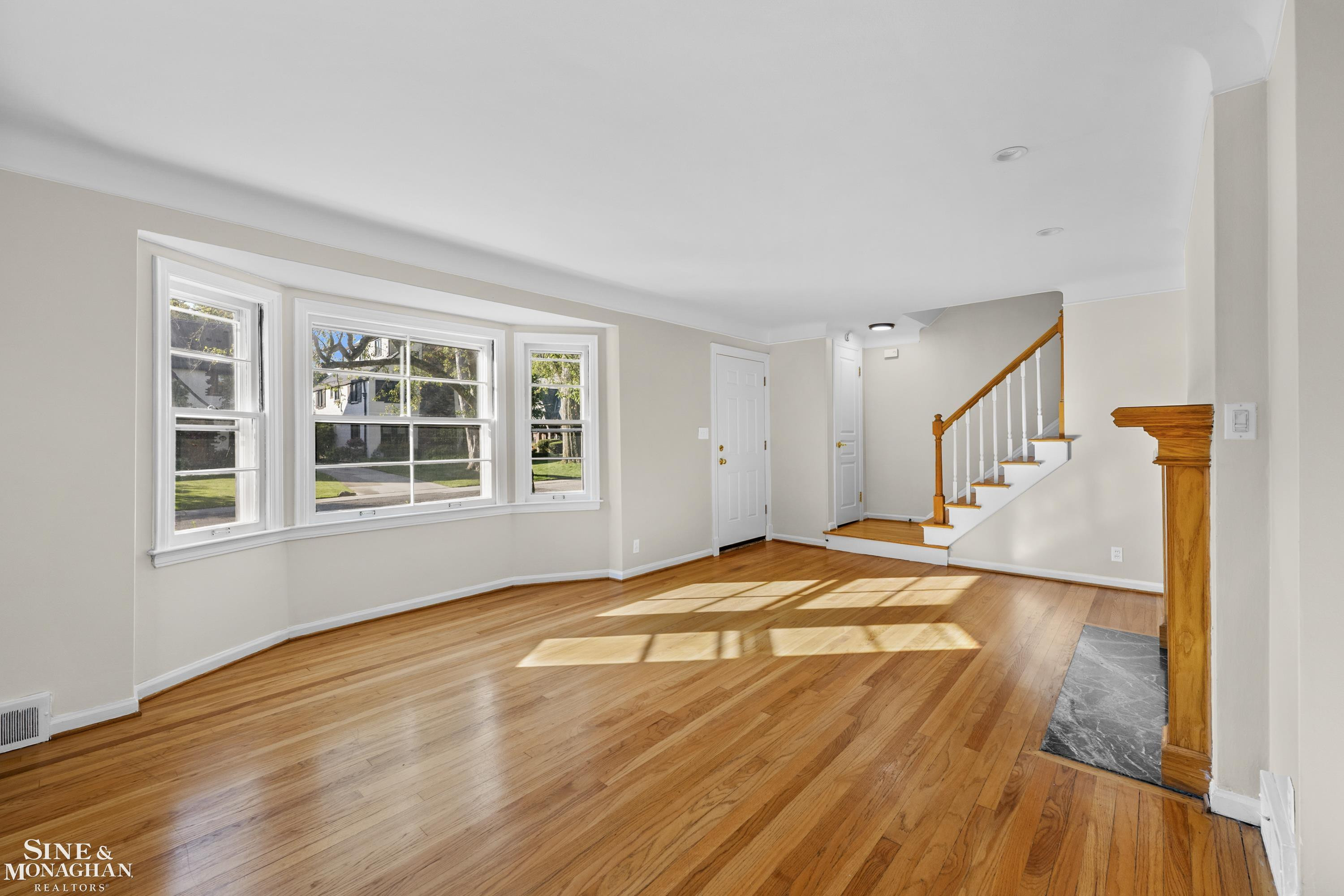 25 VILLAGE Lane, Grosse Pointe, MI 48230 — Photo 6