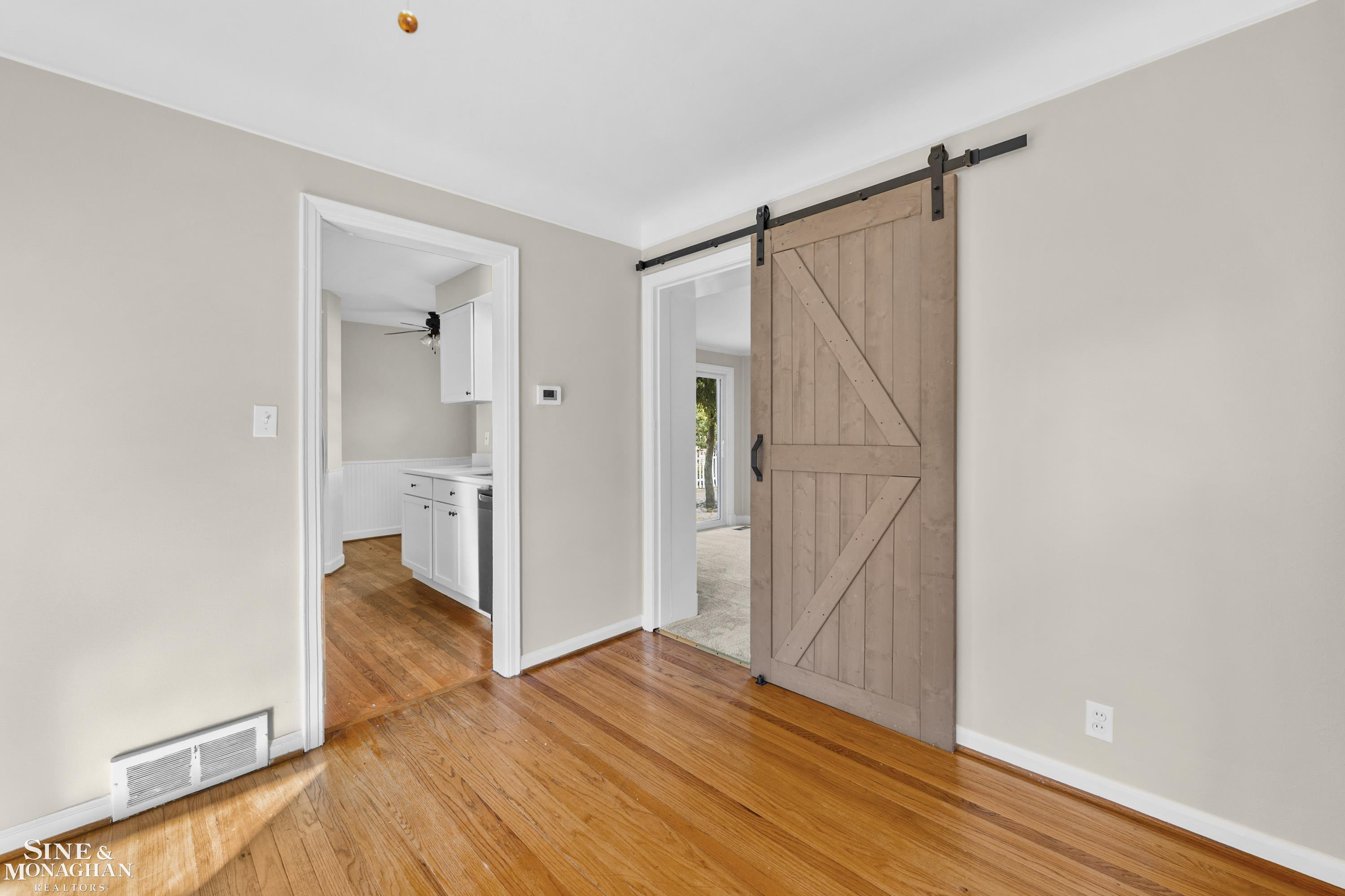 25 VILLAGE Lane, Grosse Pointe, MI 48230 — Photo 8